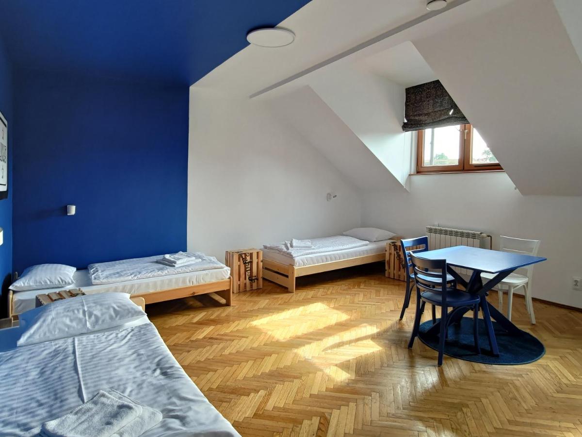 Quadruple Room with Shared Bathroom photo 2