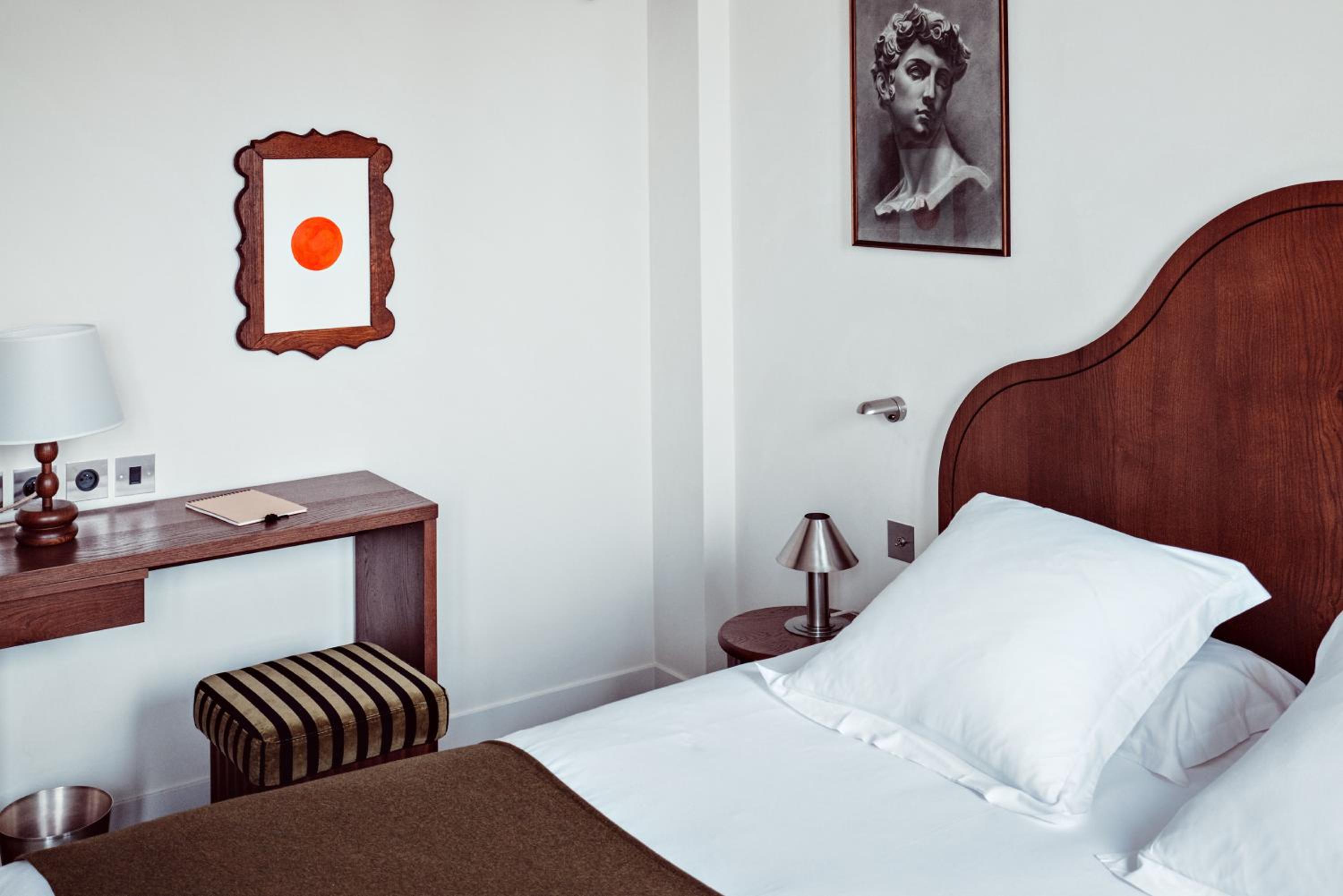 Deluxe Double Room thumbnail 6