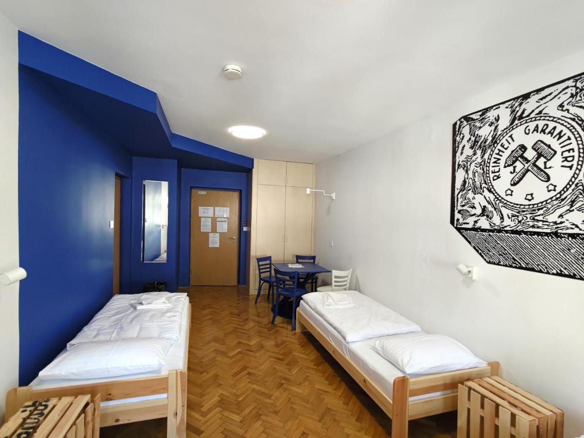 Quadruple Room with Private Bathroom - Photo 8