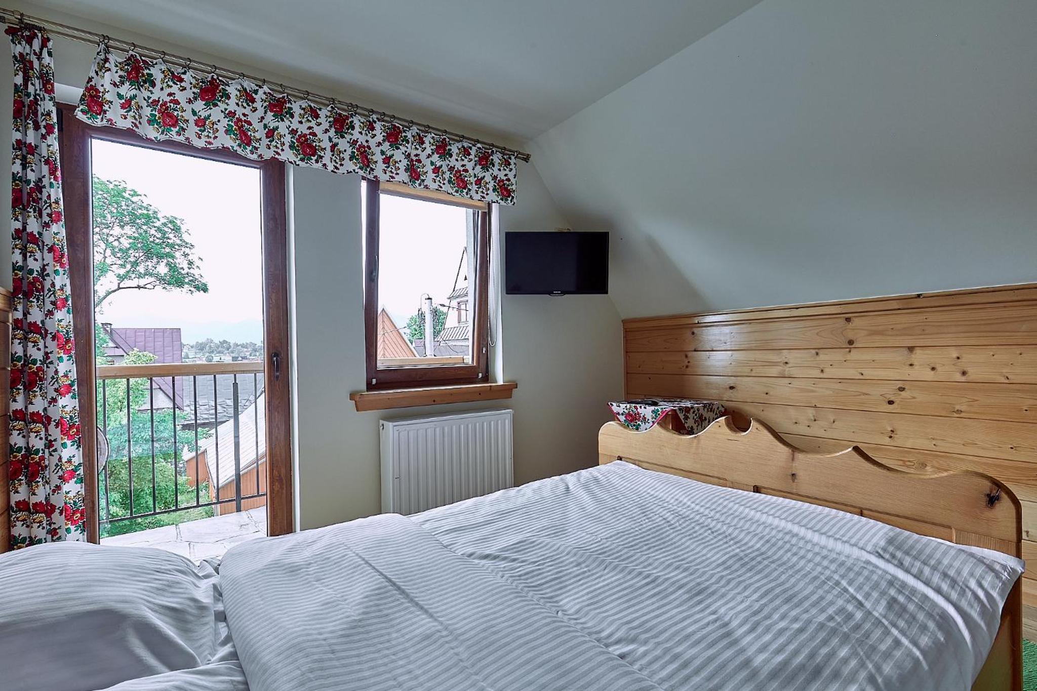 Double Room with Balcony (2 Adults + 1 Child) photo 1