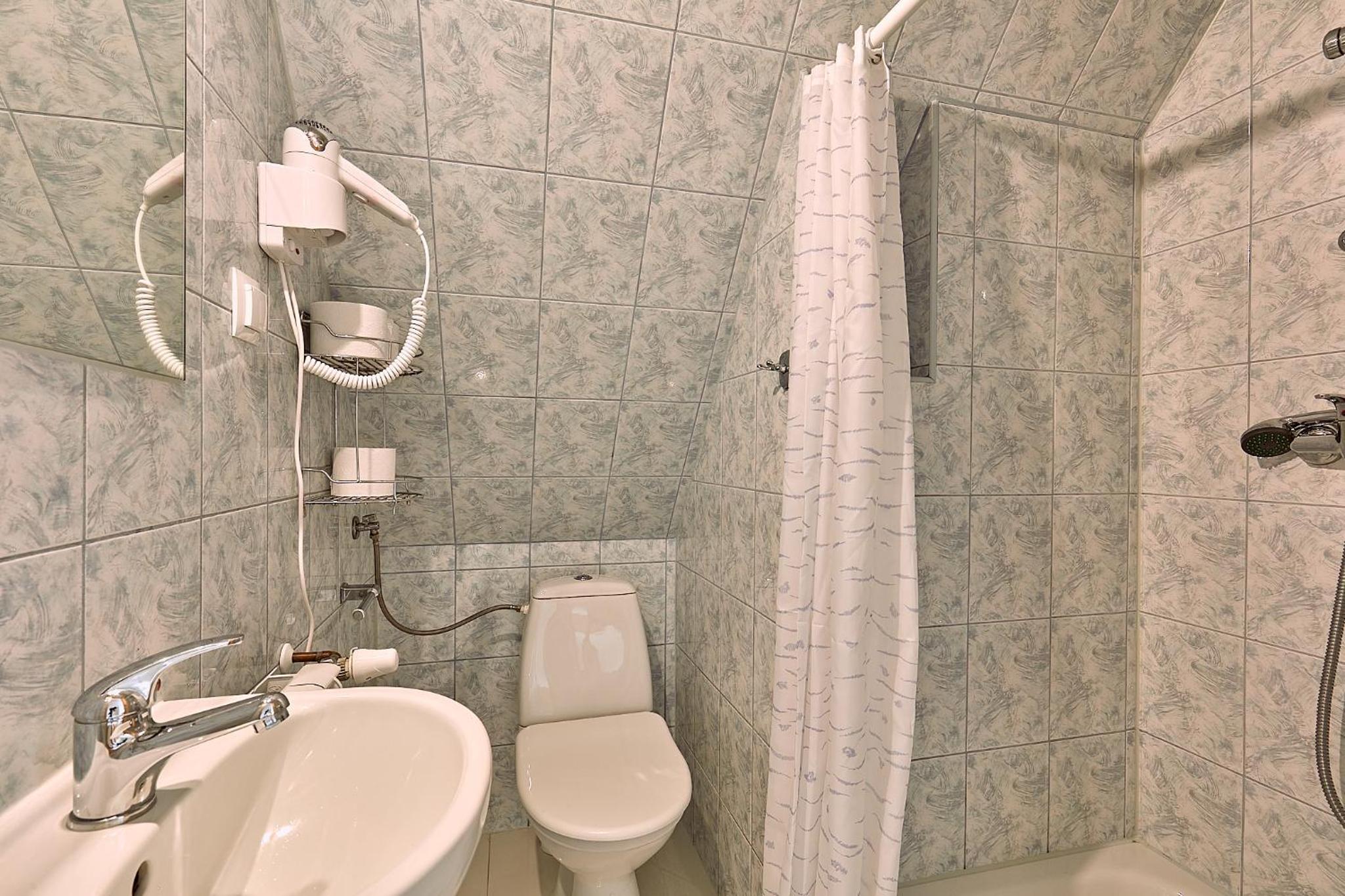 Economy Triple Room - Photo 3