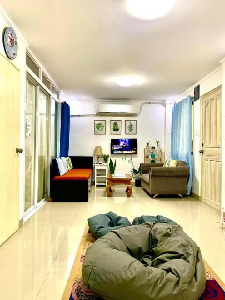 Family Studio - Photo 1