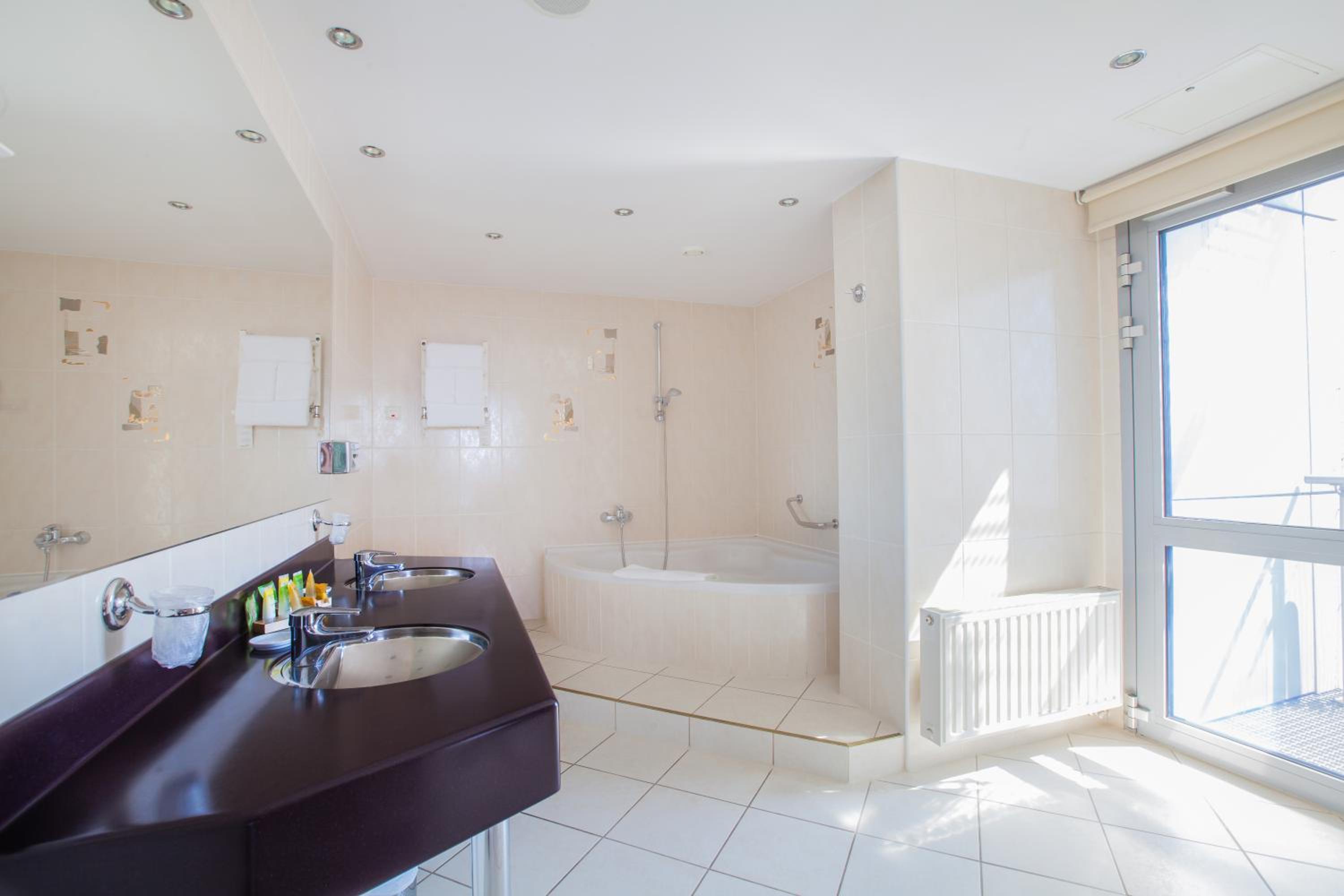 Luxury Apartment - Photo 10