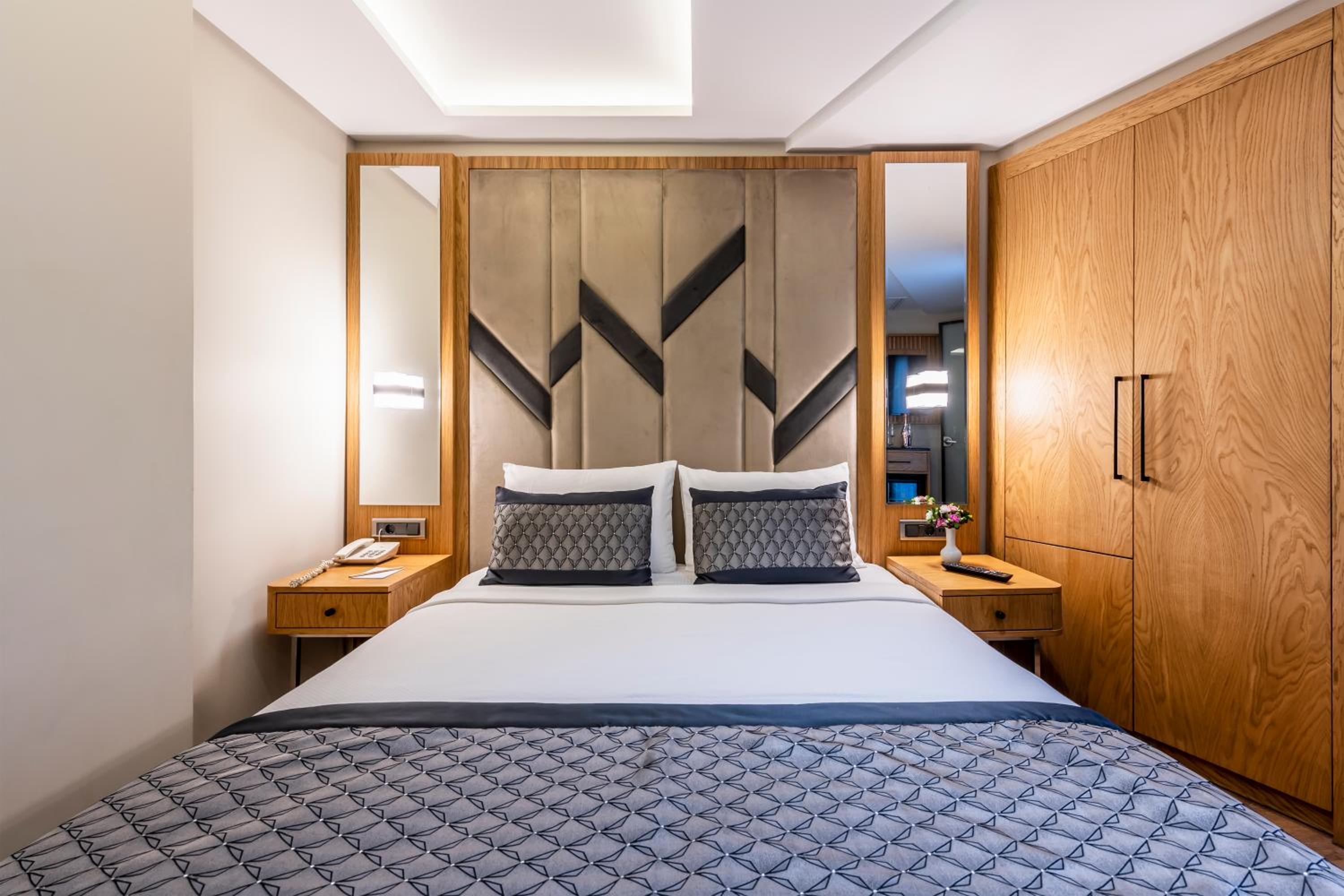 Deluxe Double or Twin Room photo 3