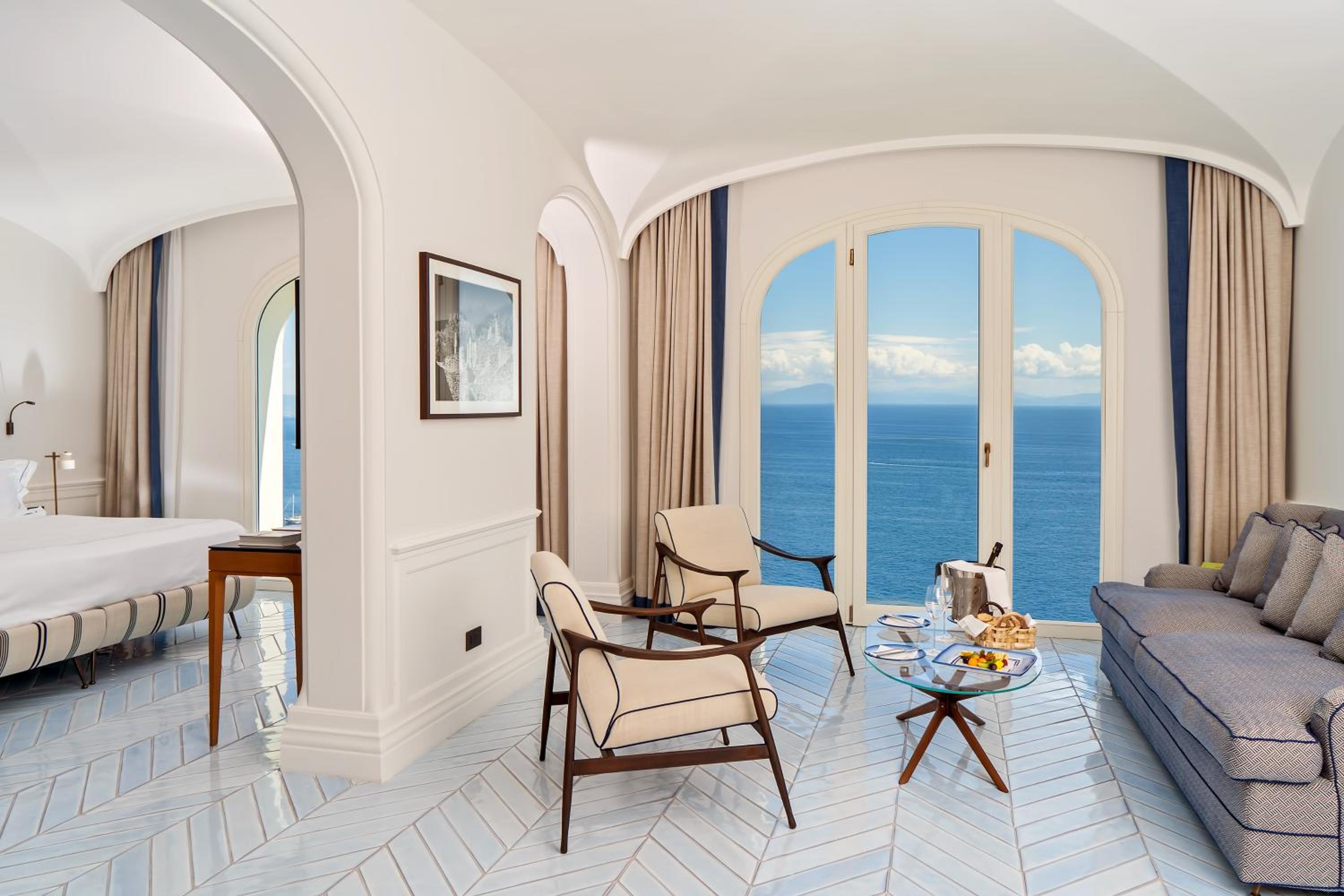 Junior Suite with Sea View - Photo 10