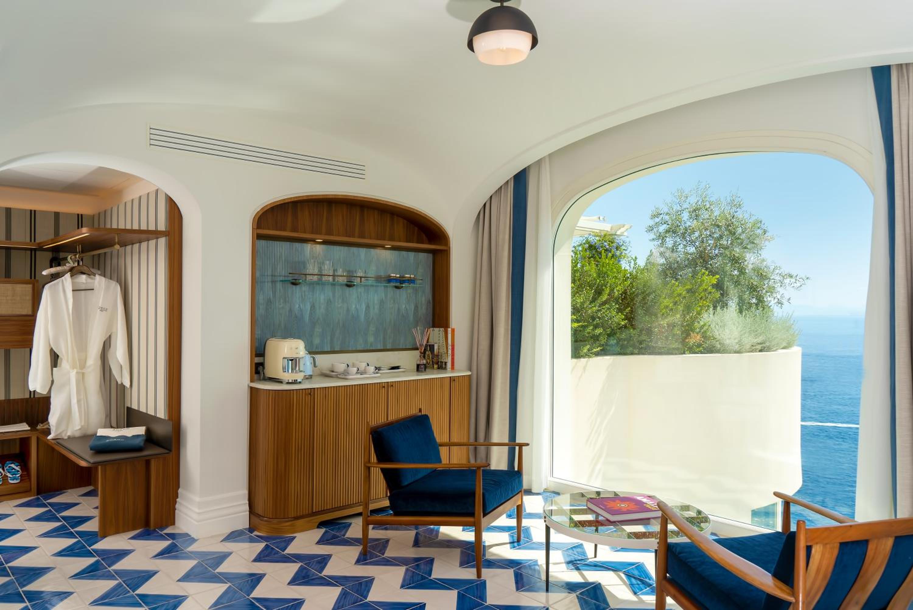 Suite with Private Pool - Photo 13