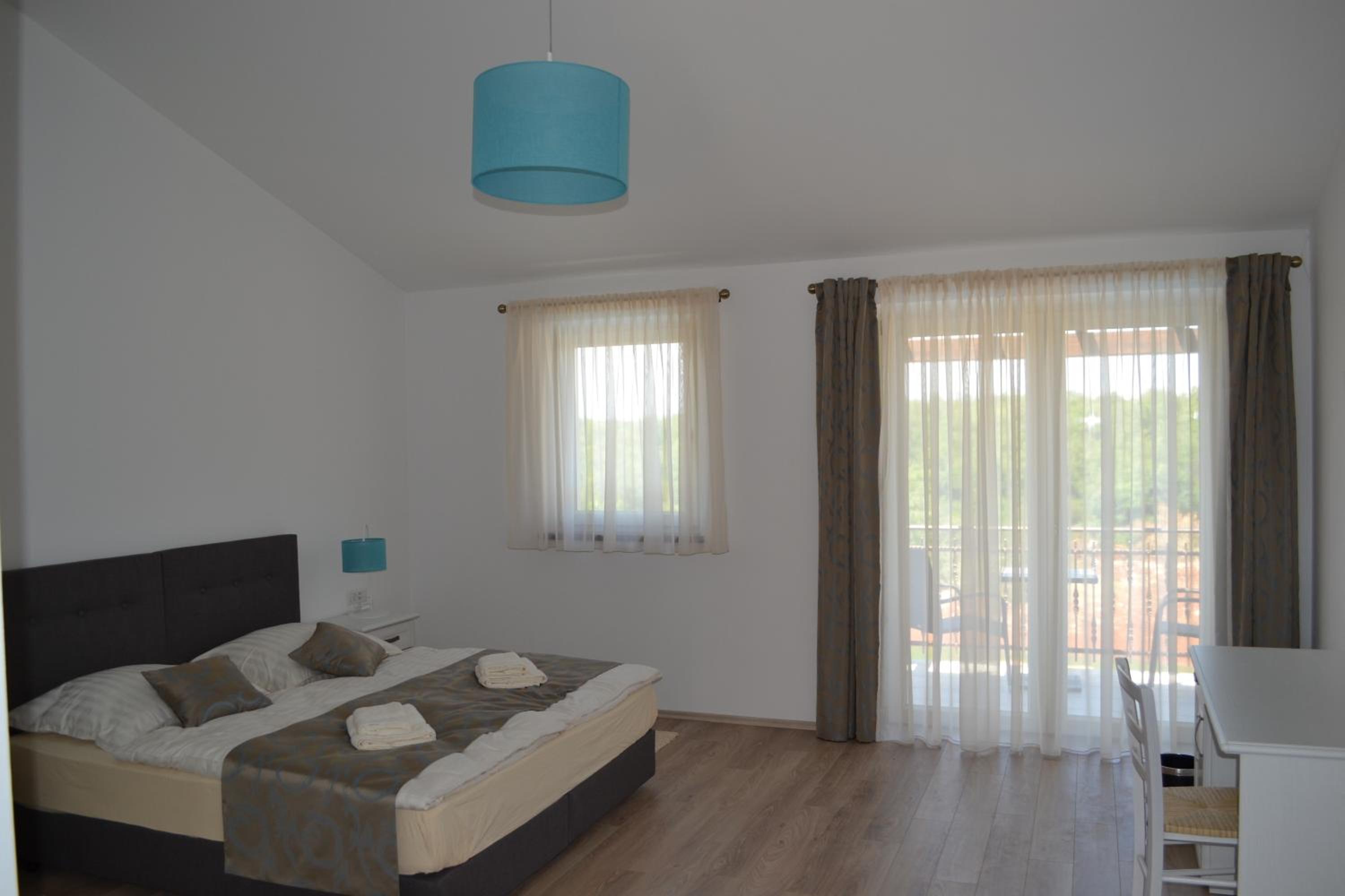 Habitación Doble Comfort con Balcón y Vista a la Piscina