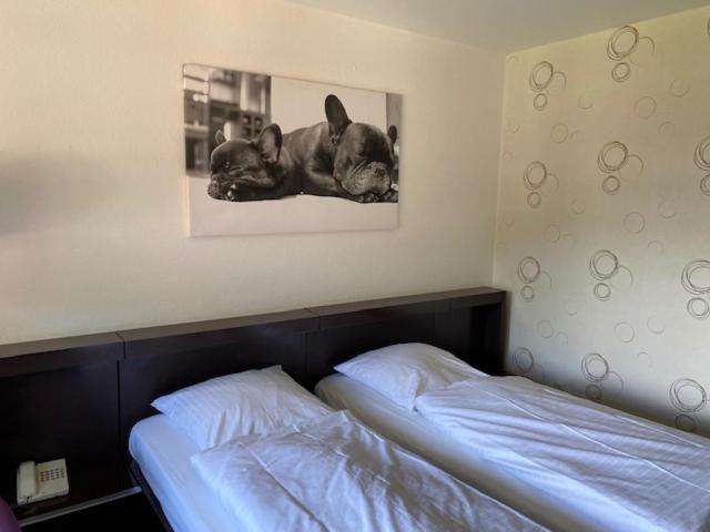 Budget Double Room photo 3