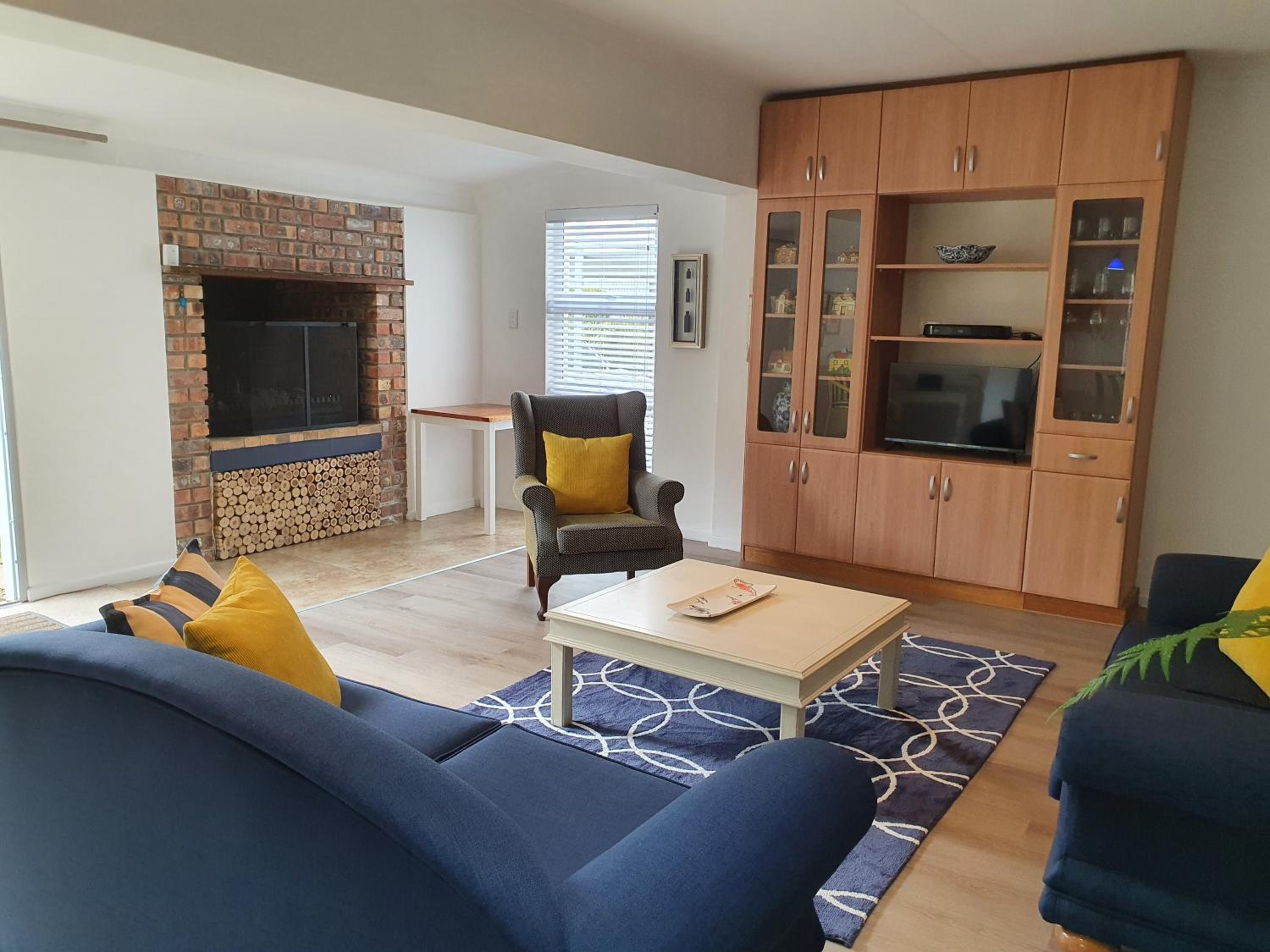 Three-Bedroom House - Photo 15