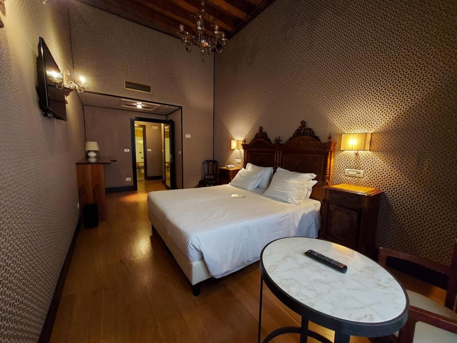 Superior Double or Twin Room - Photo 9