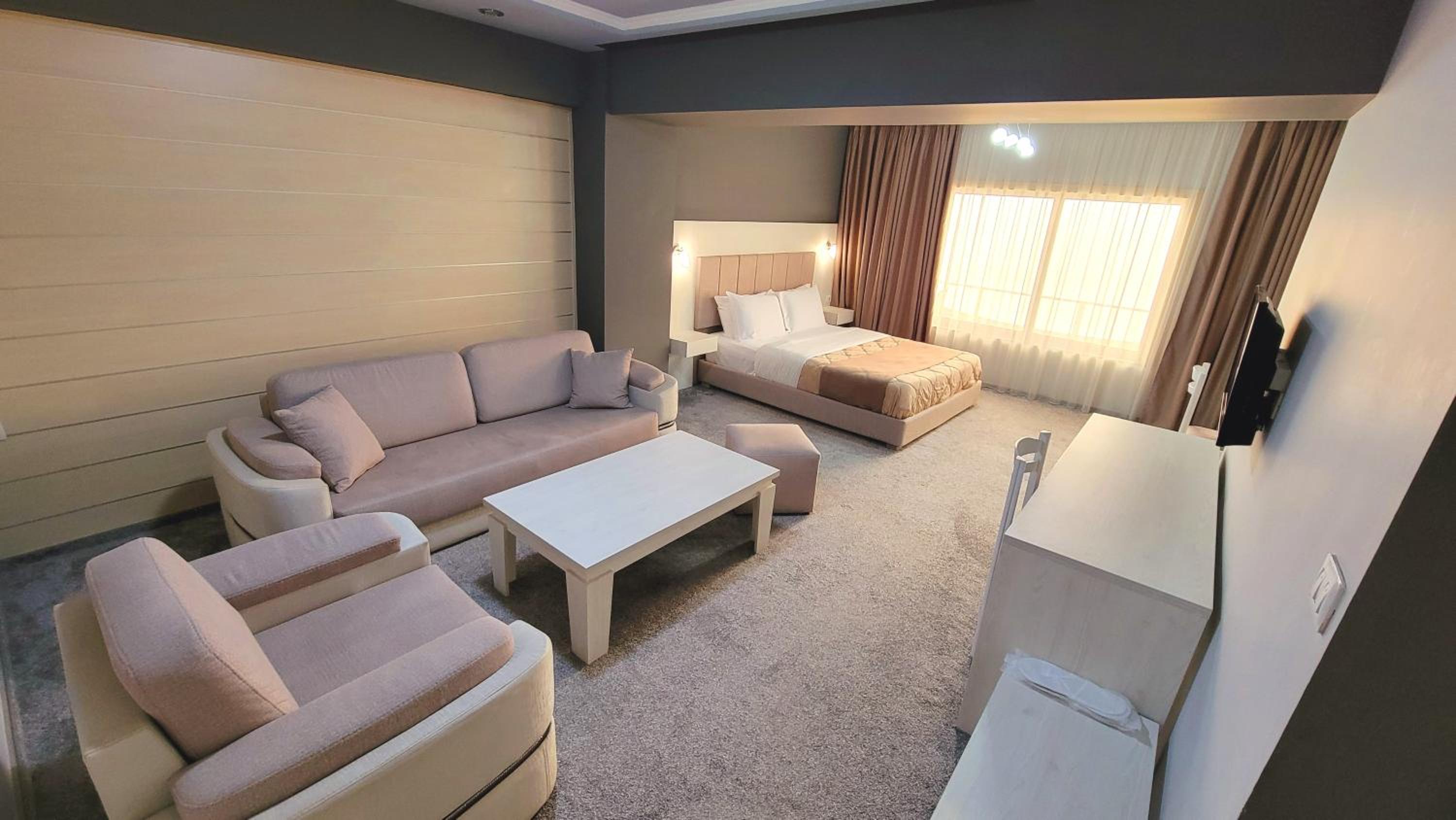 Suite with Lake View photo 2