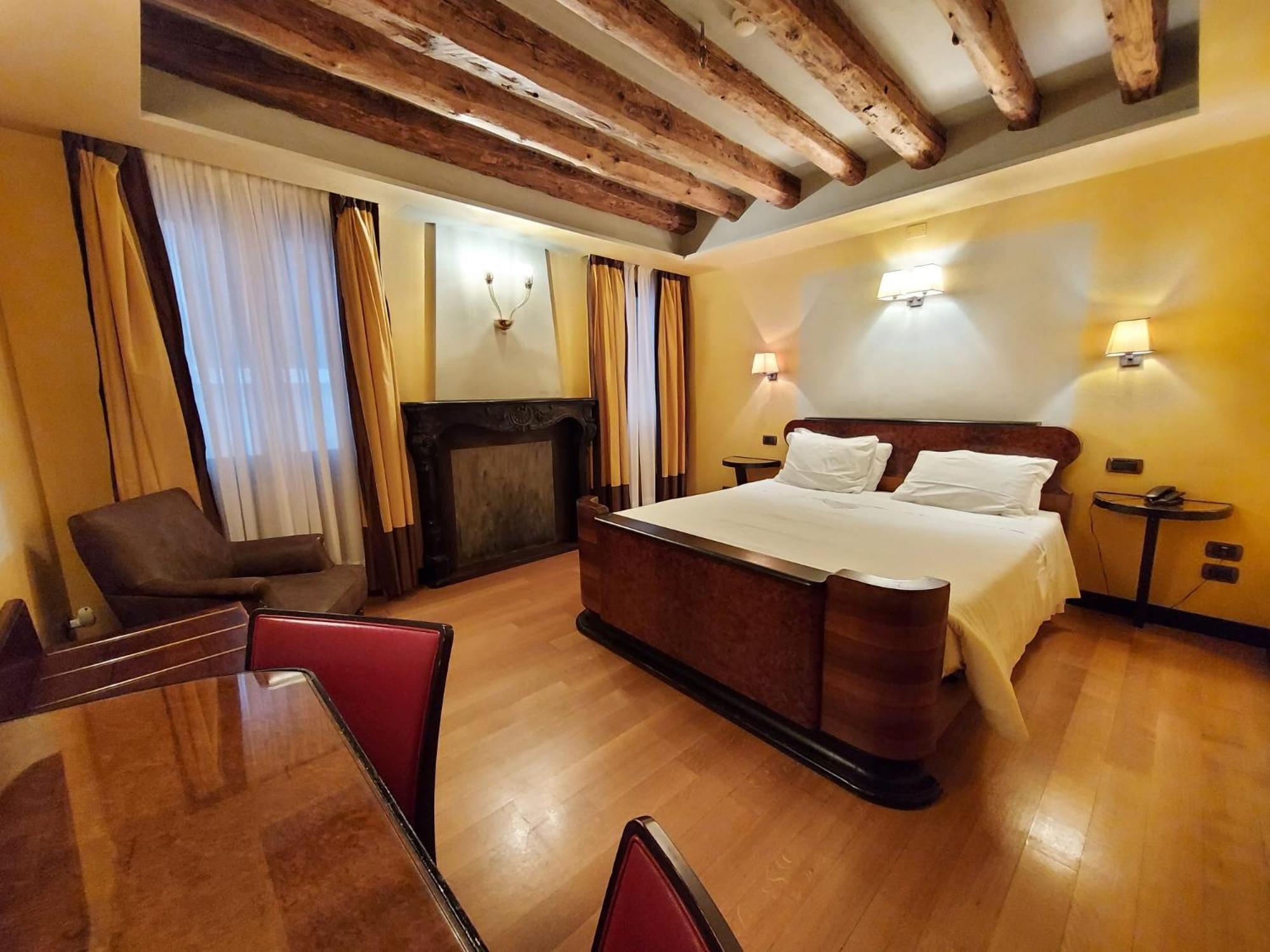 Classic Double or Twin Room - Photo 7