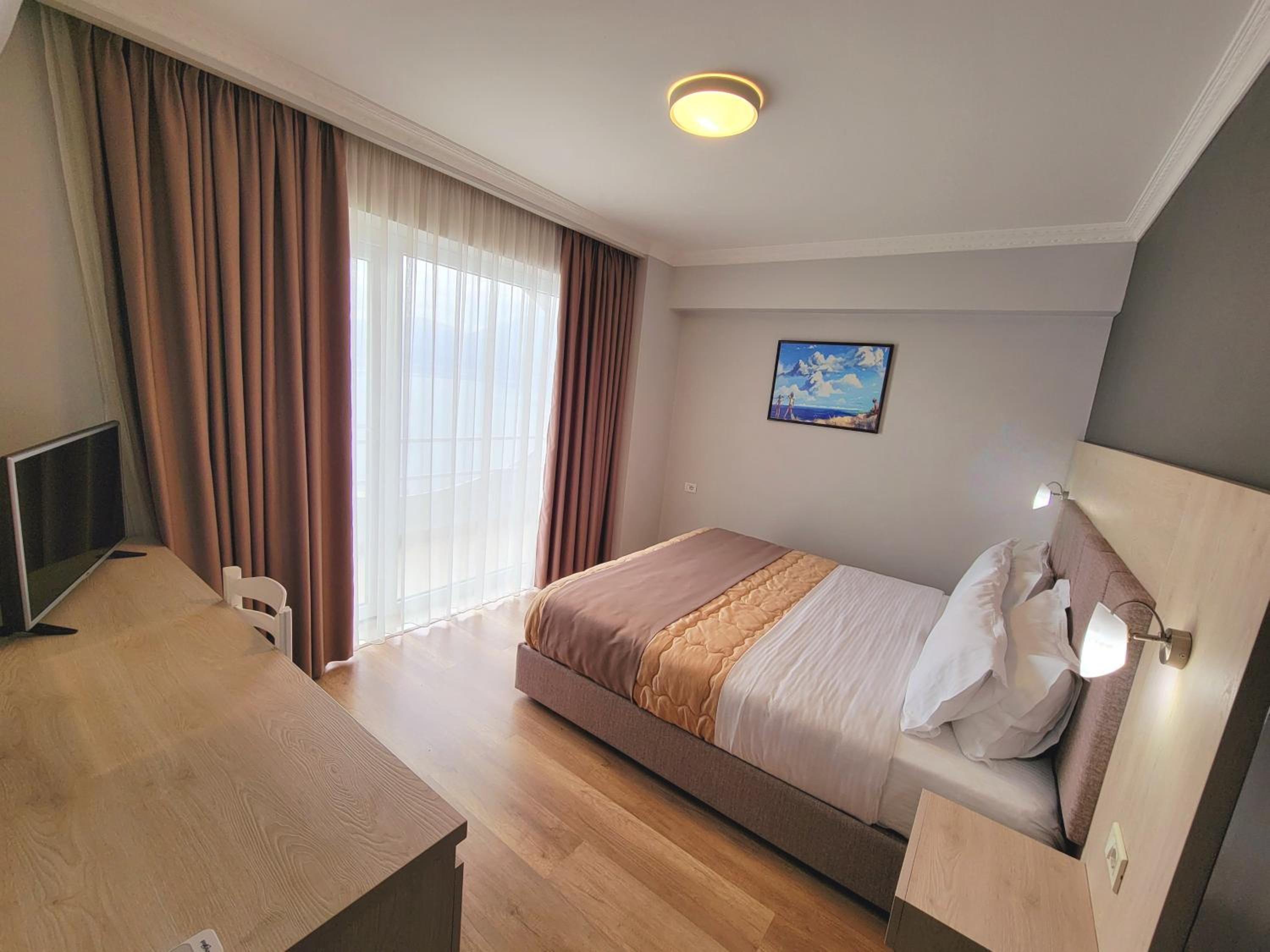 Family Room with Balcony photo 3