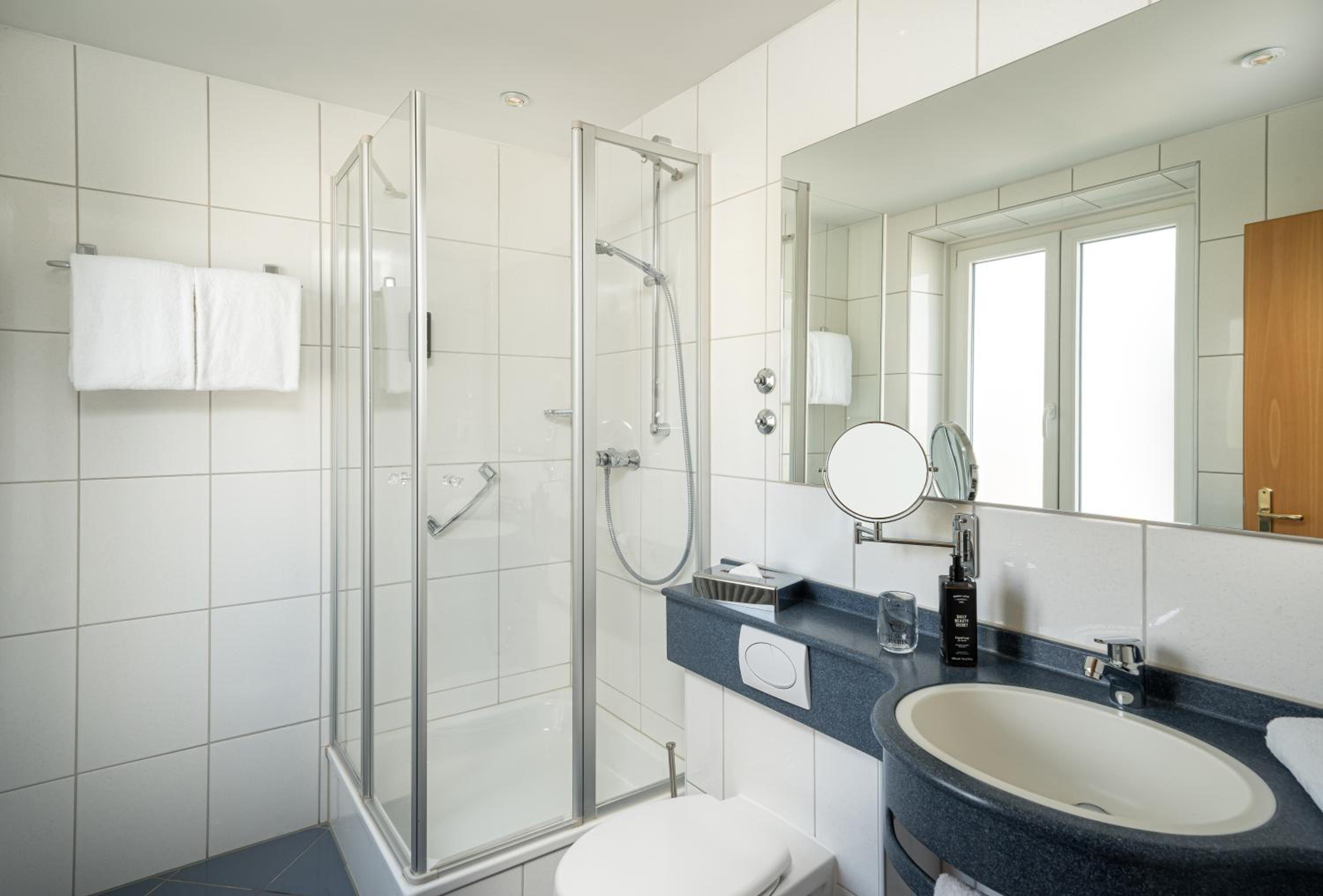 Standard Double Room - Photo 7
