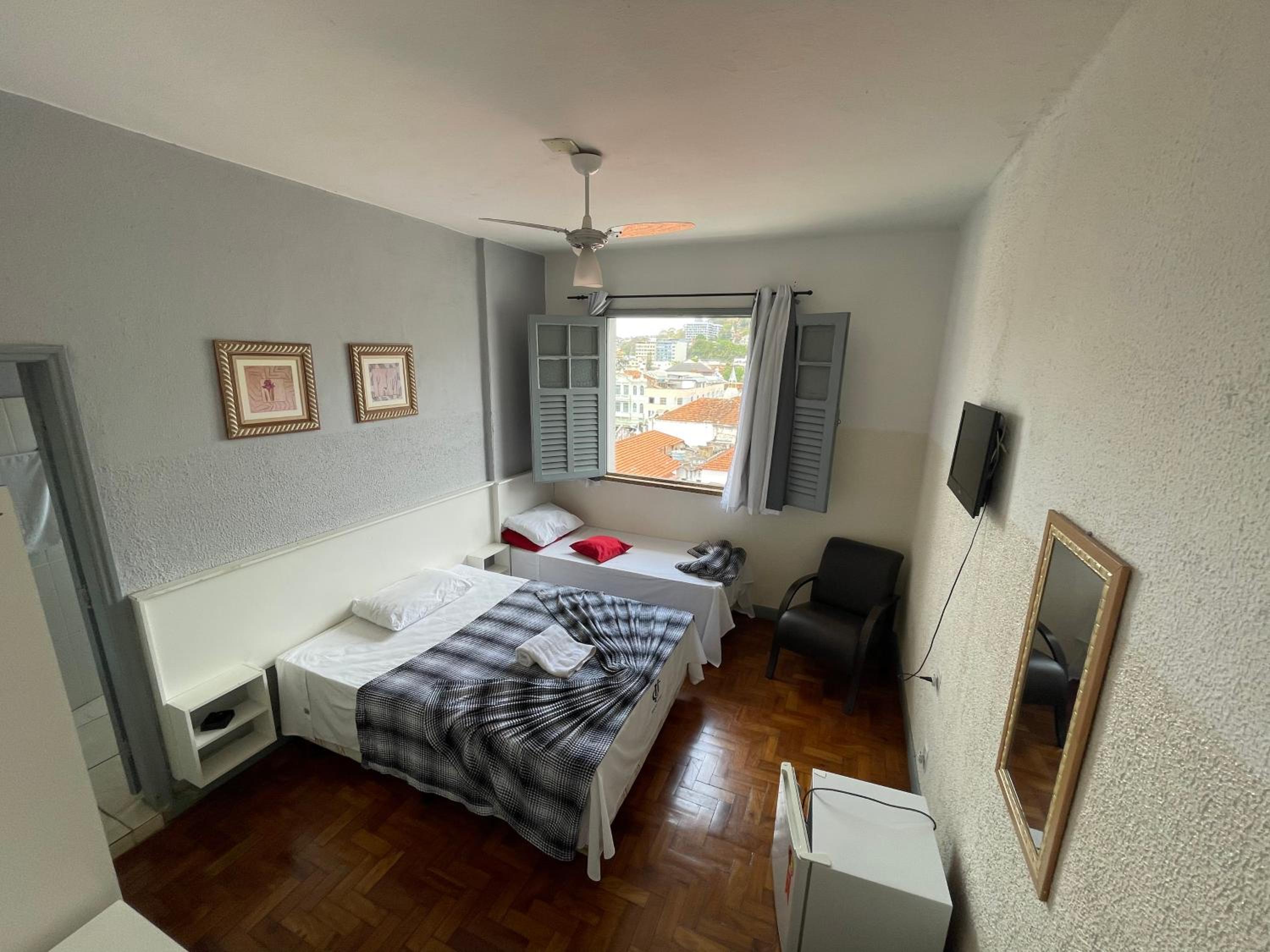 Single Room with Private Bathroom photo 2