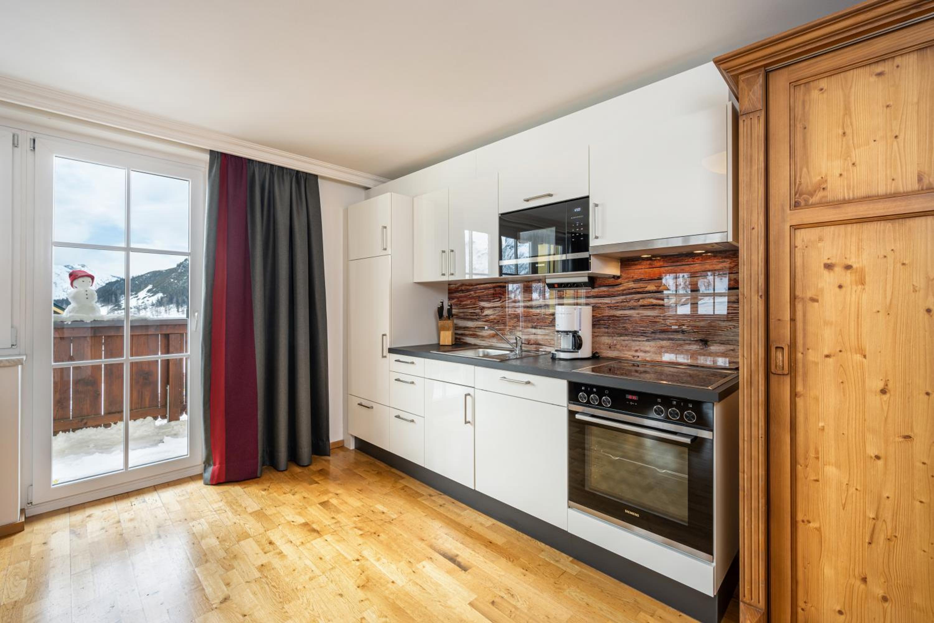 Three-Bedroom Apartment with Balcony and Panoramic View