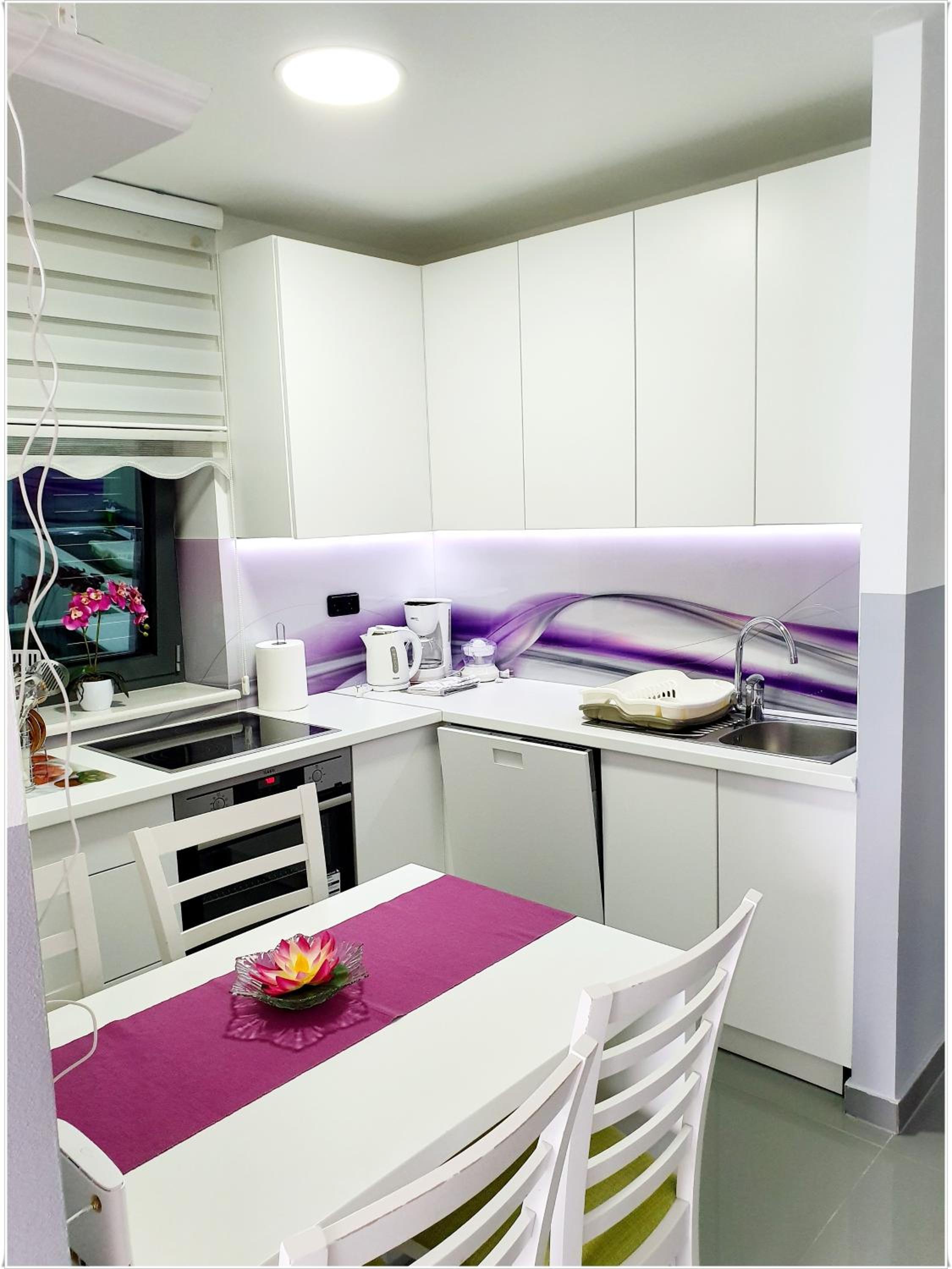 Apartment with Sea View - Photo 9