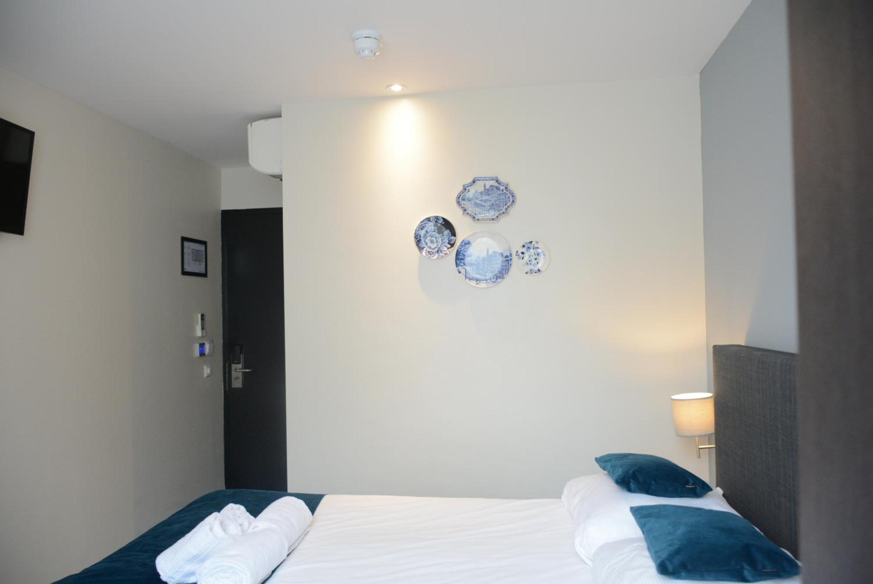 Small Double Room with Canal View photo 2
