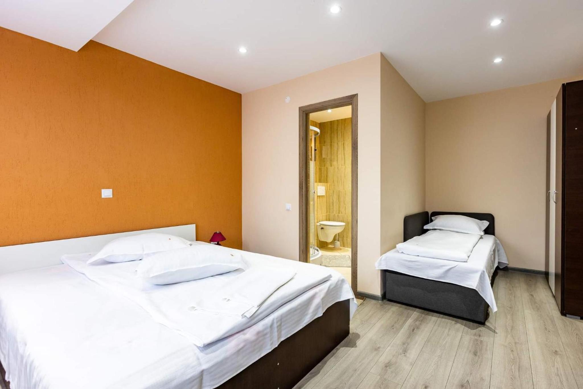 Comfort Triple Room with Shower - Photo 1