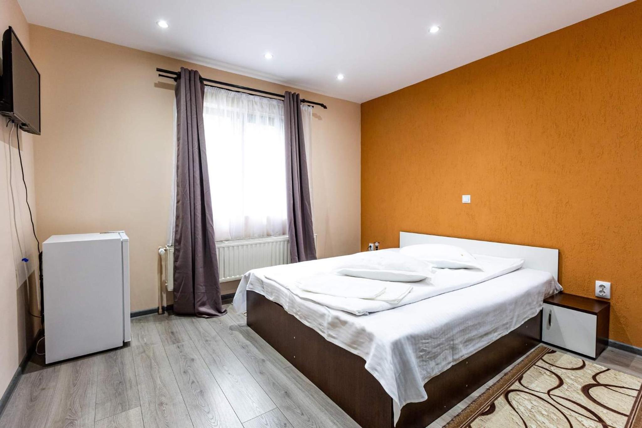 Double Room - Photo 6