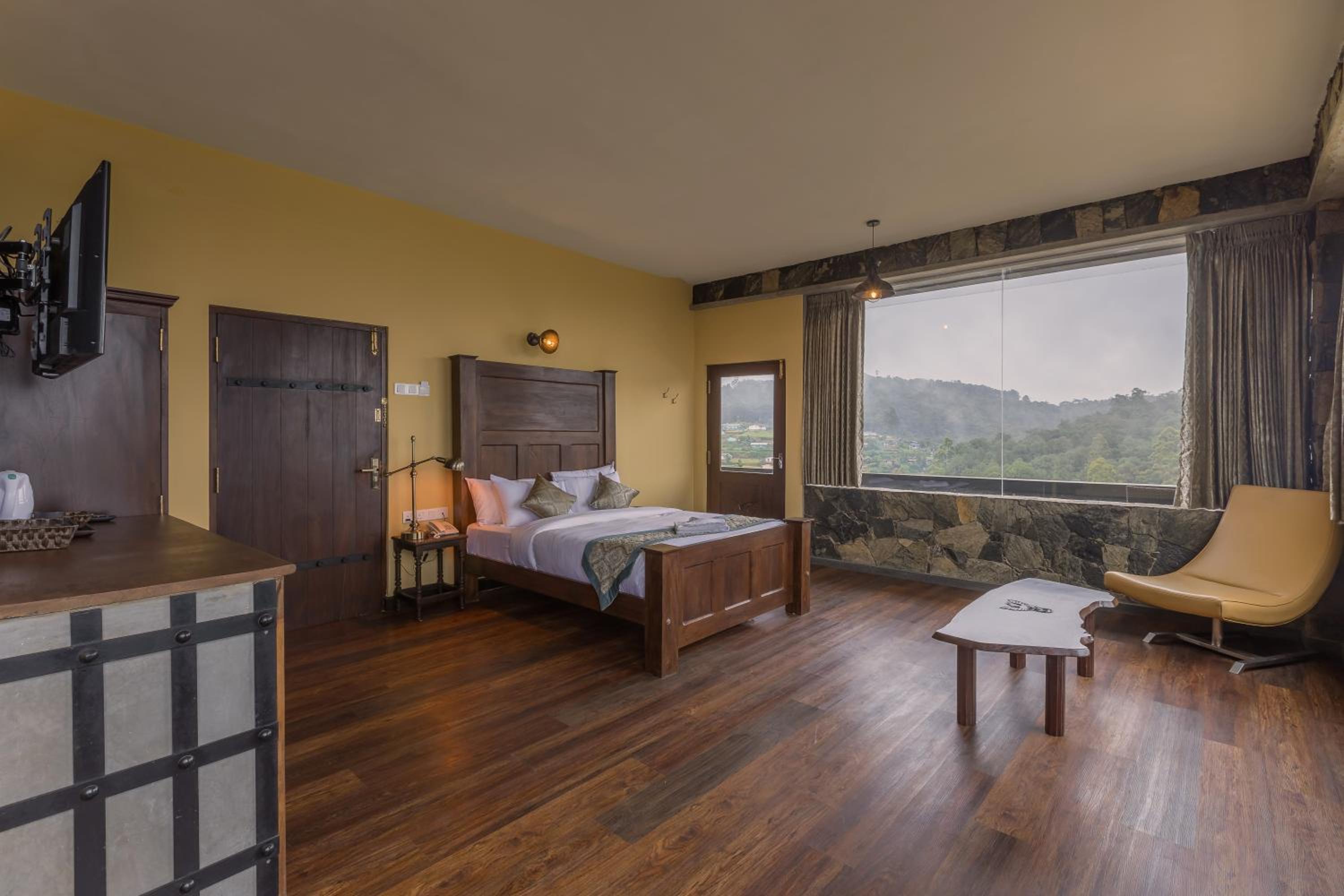 Deluxe King Room with City Tour of 2-3hrs or Tea Factory Visit photo 2