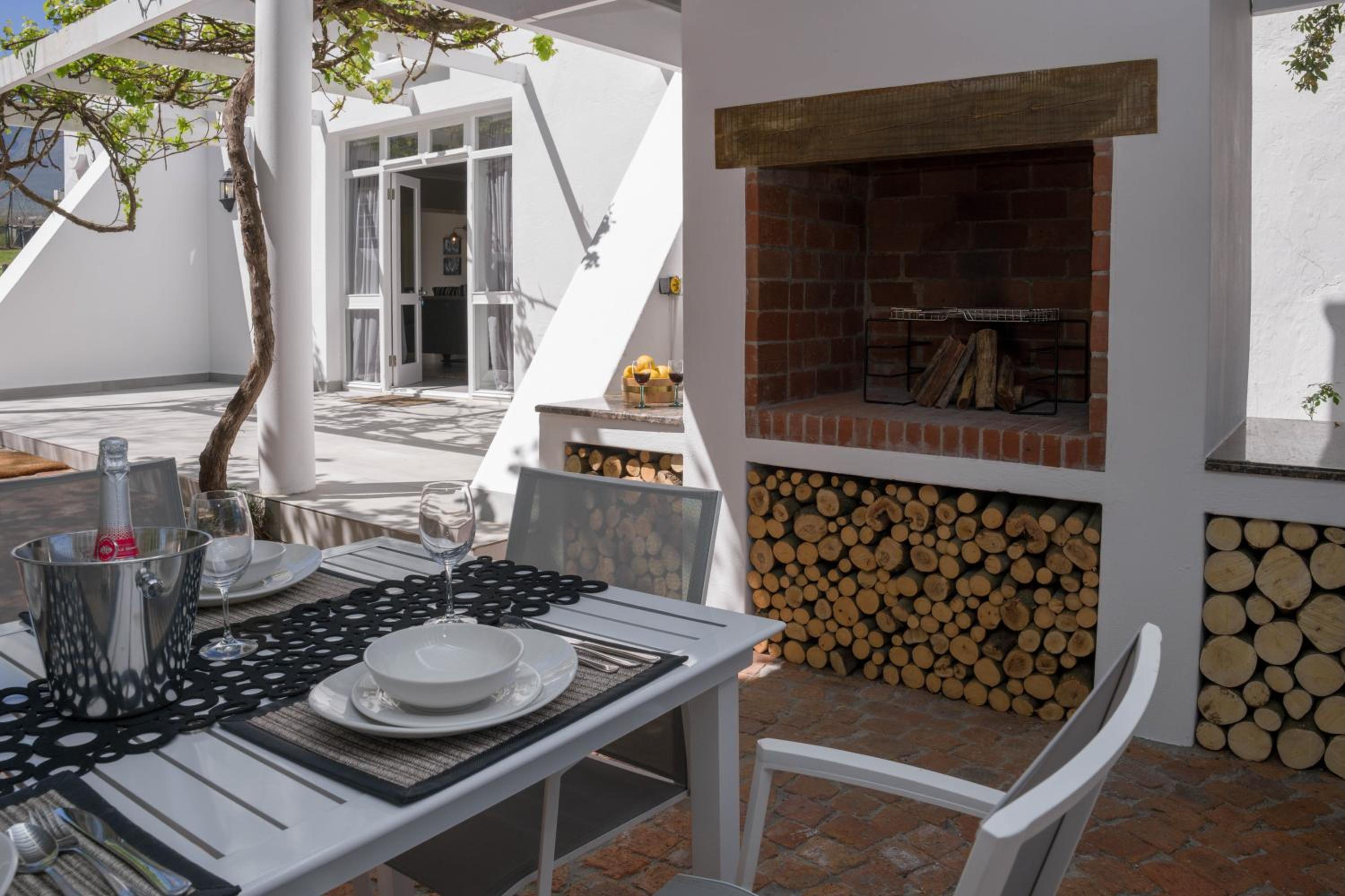 Two-Bedroom House - Photo 14