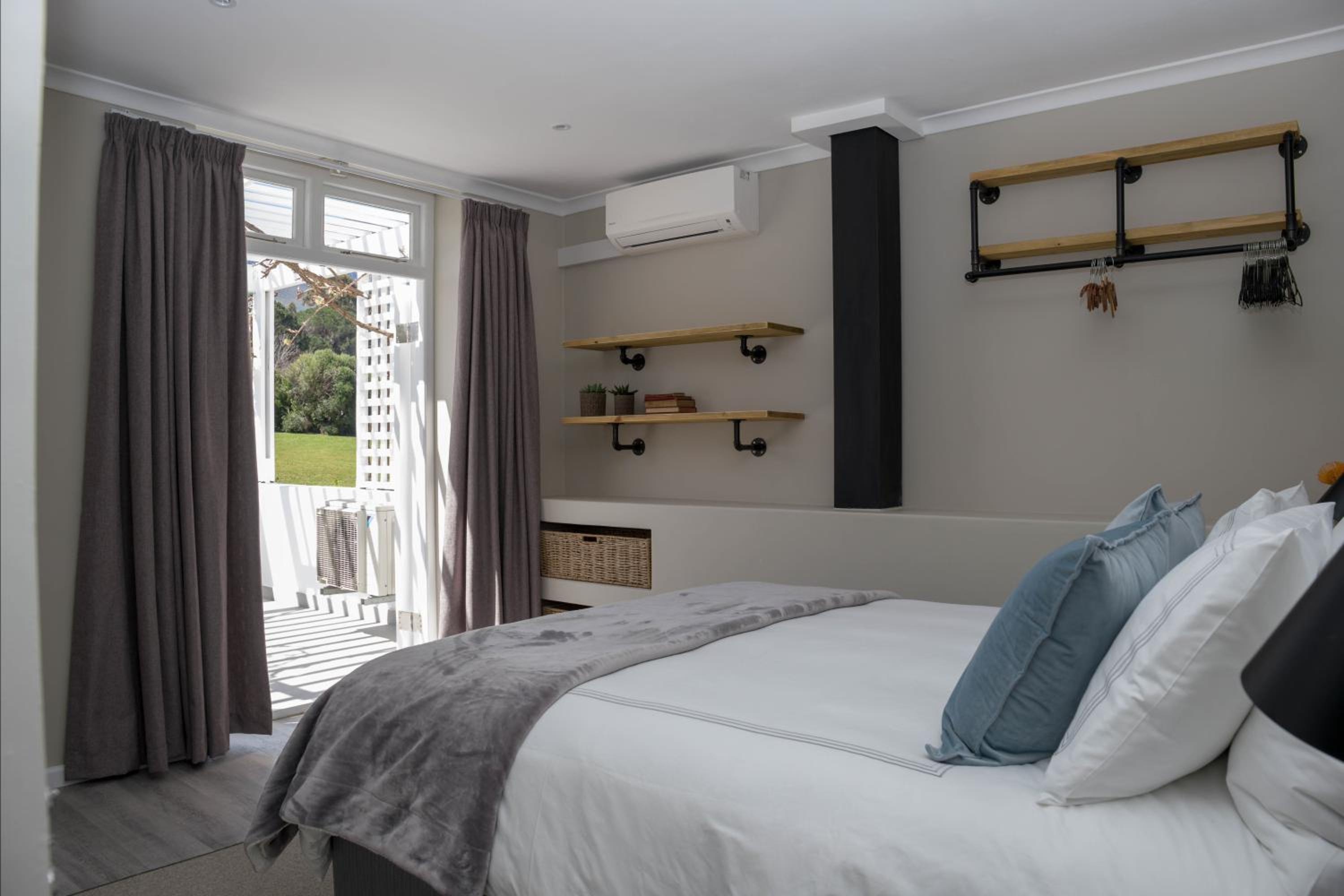 Two-Bedroom House - Photo 11