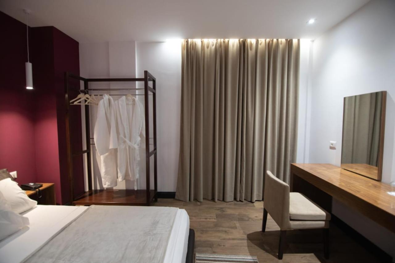 Deluxe Double Room with Balcony photo 2