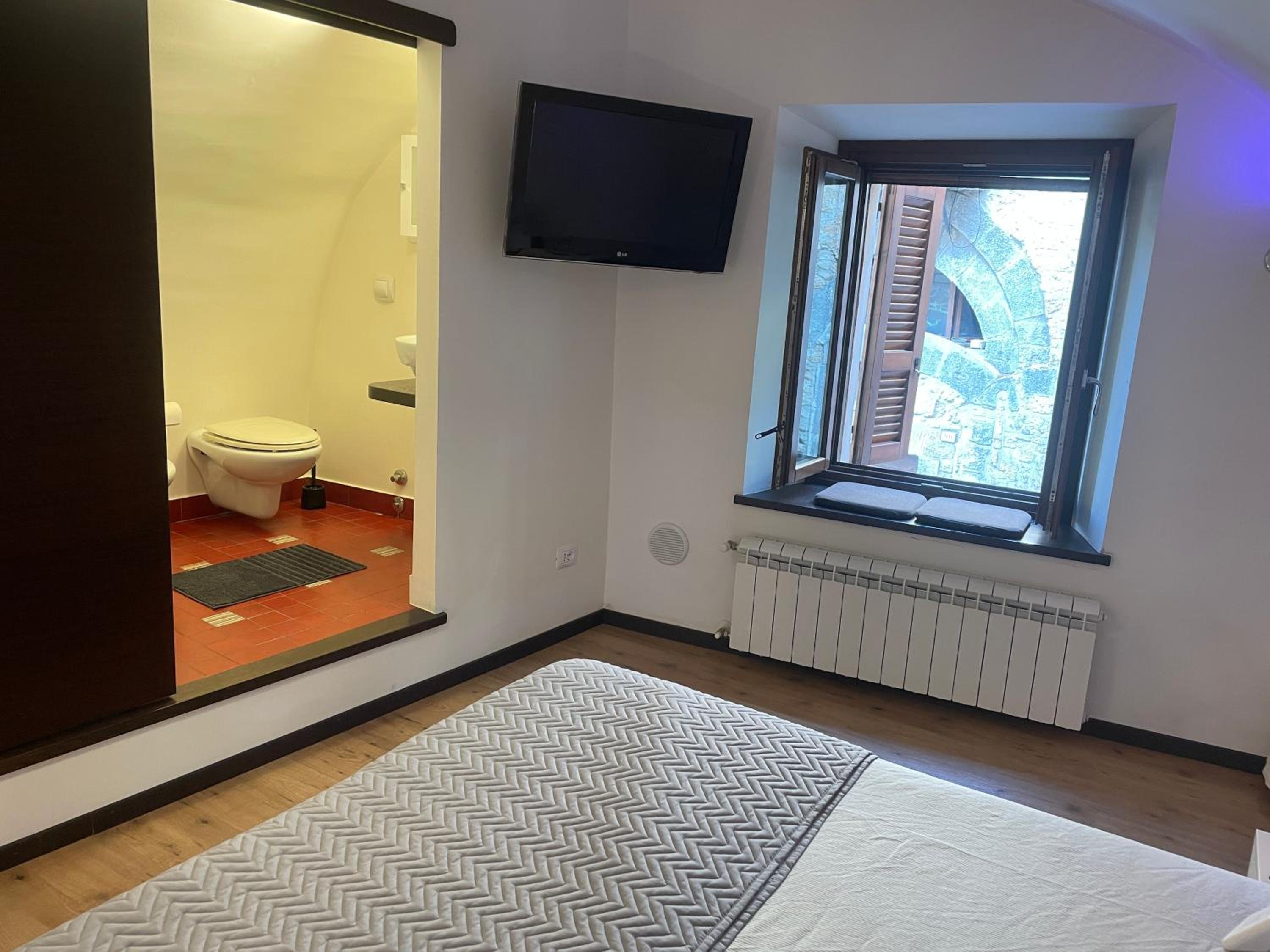 One-Bedroom Apartment - Photo 32