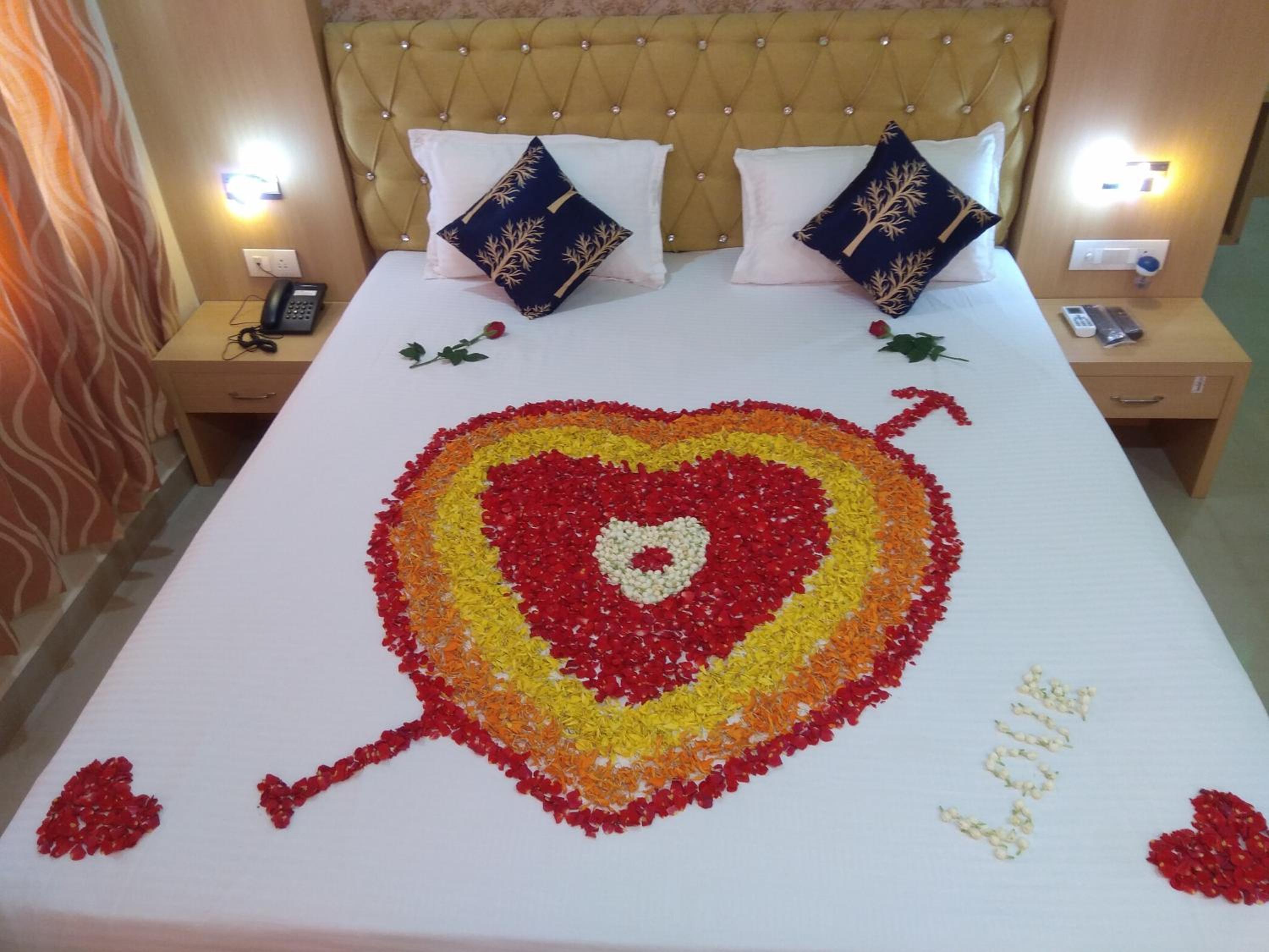 Standard King Room - Photo 15