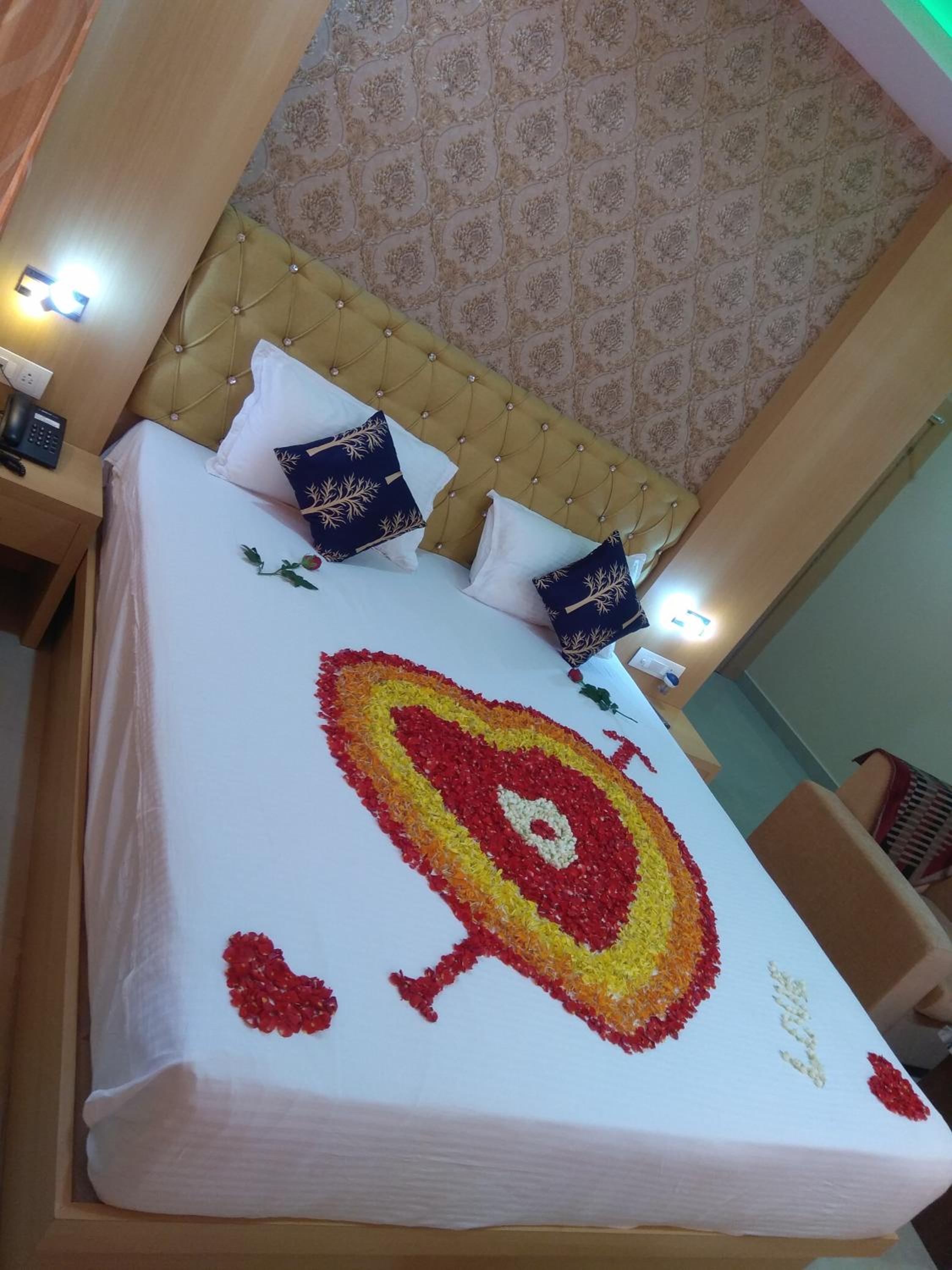 Standard King Room - Photo 13