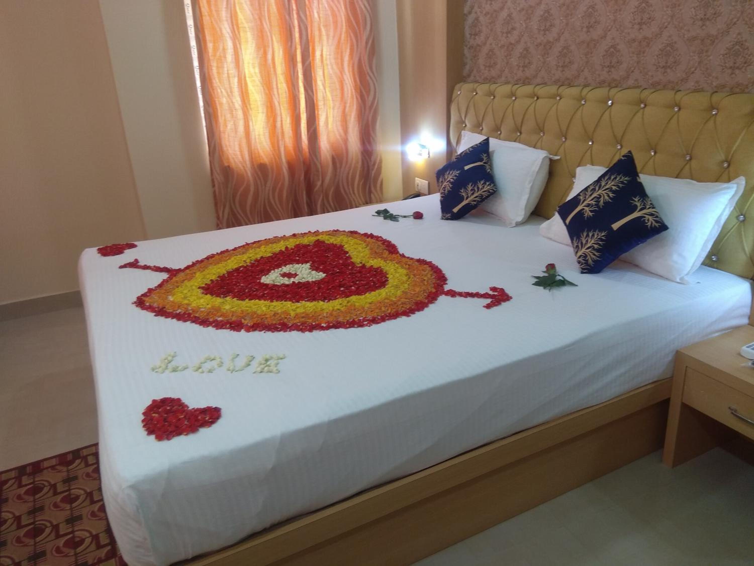 Standard King Room - Photo 12