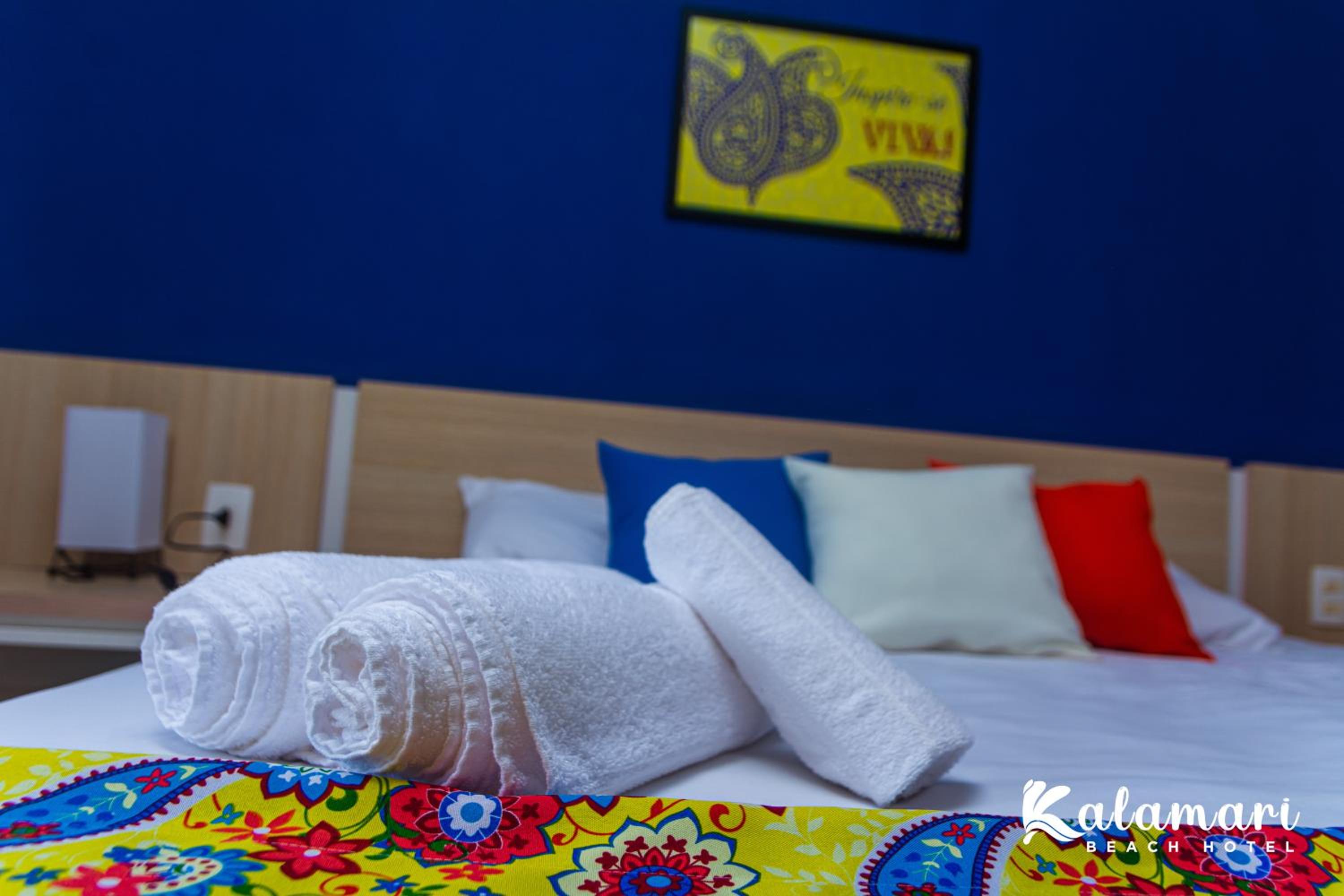 Deluxe Double Room with Balcony - Photo 9