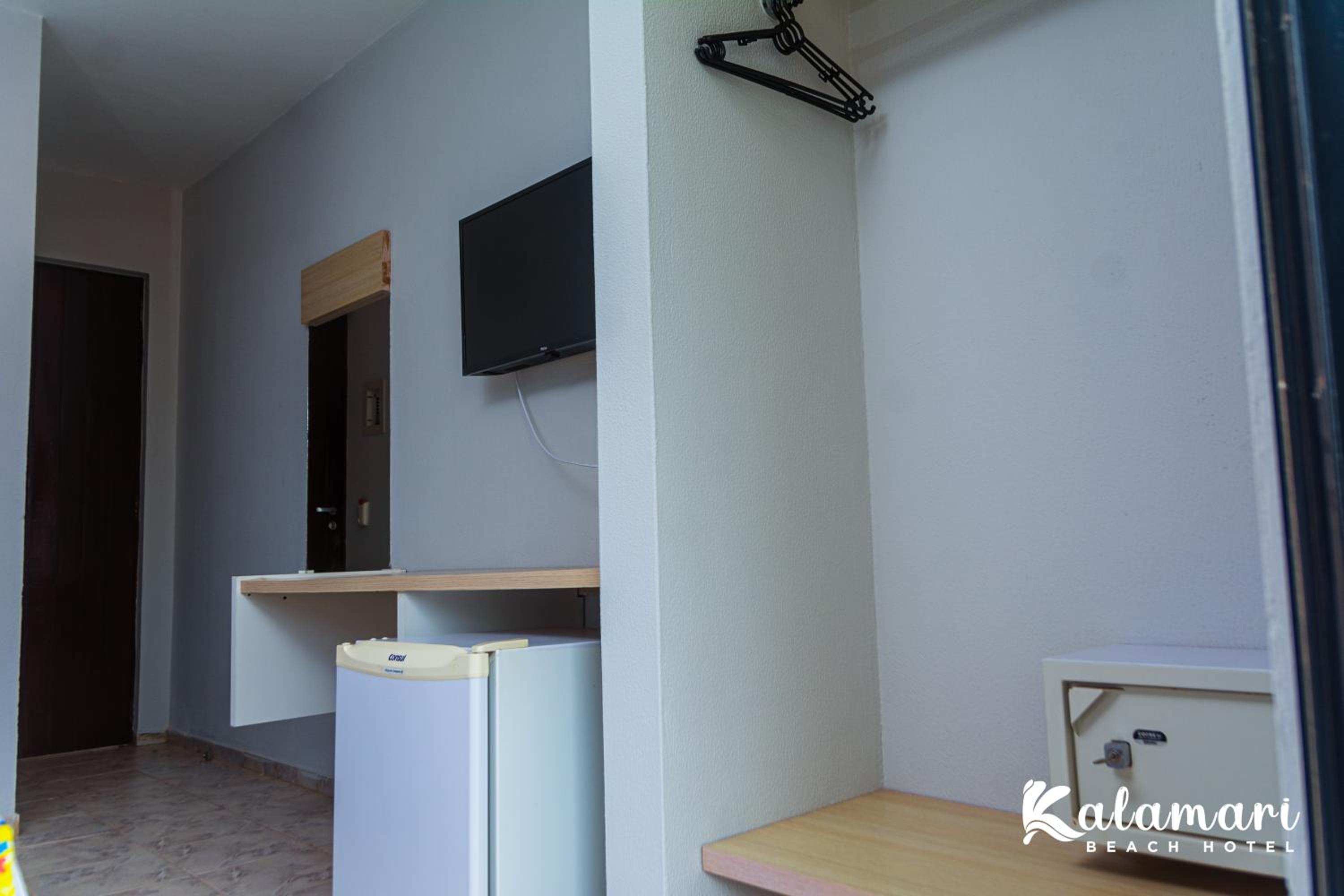 Deluxe Double Room with Balcony - Photo 13