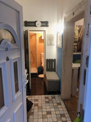 Studio Apartment - Photo 33
