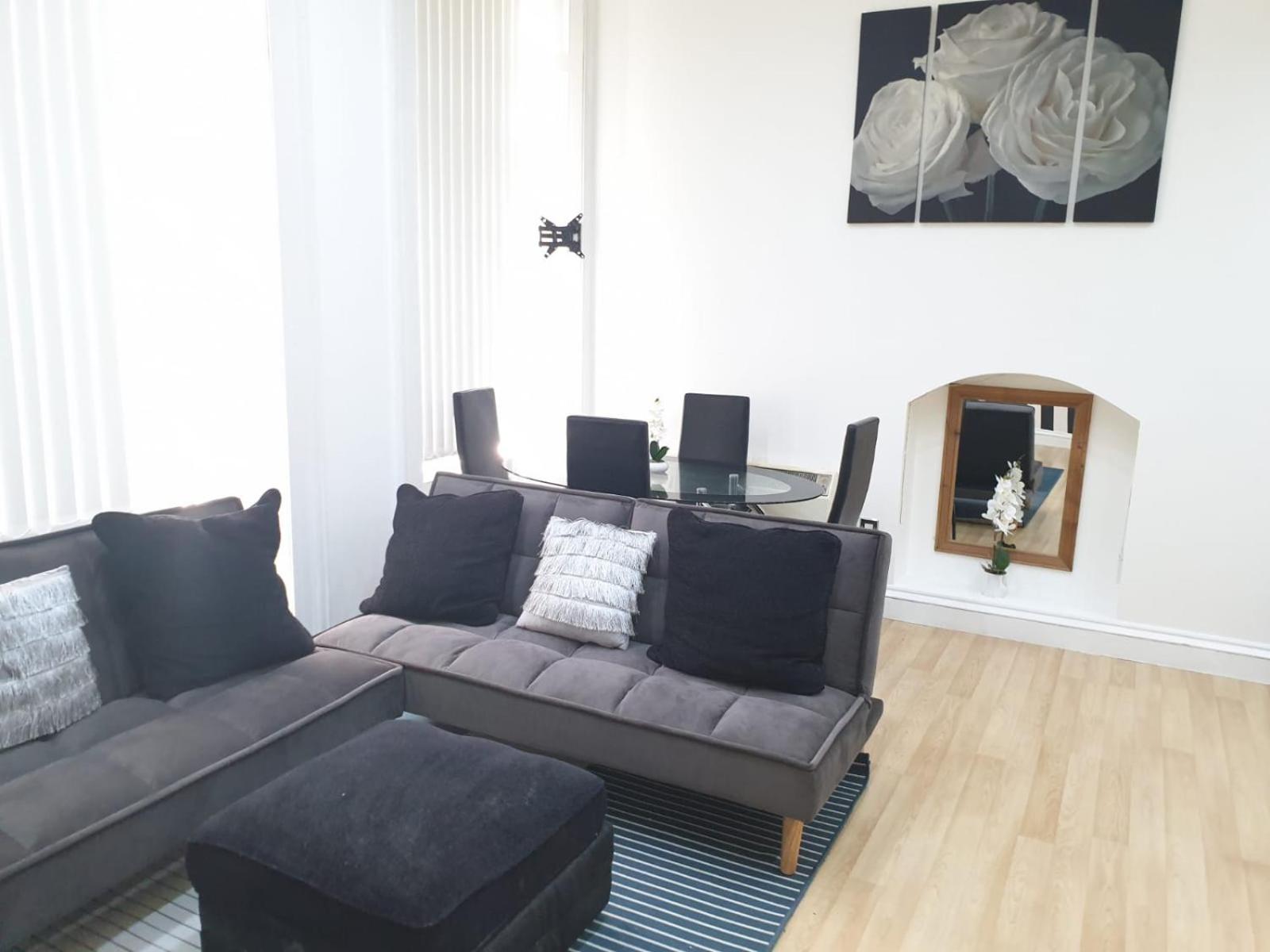 Two-Bedroom Apartment - Photo 5