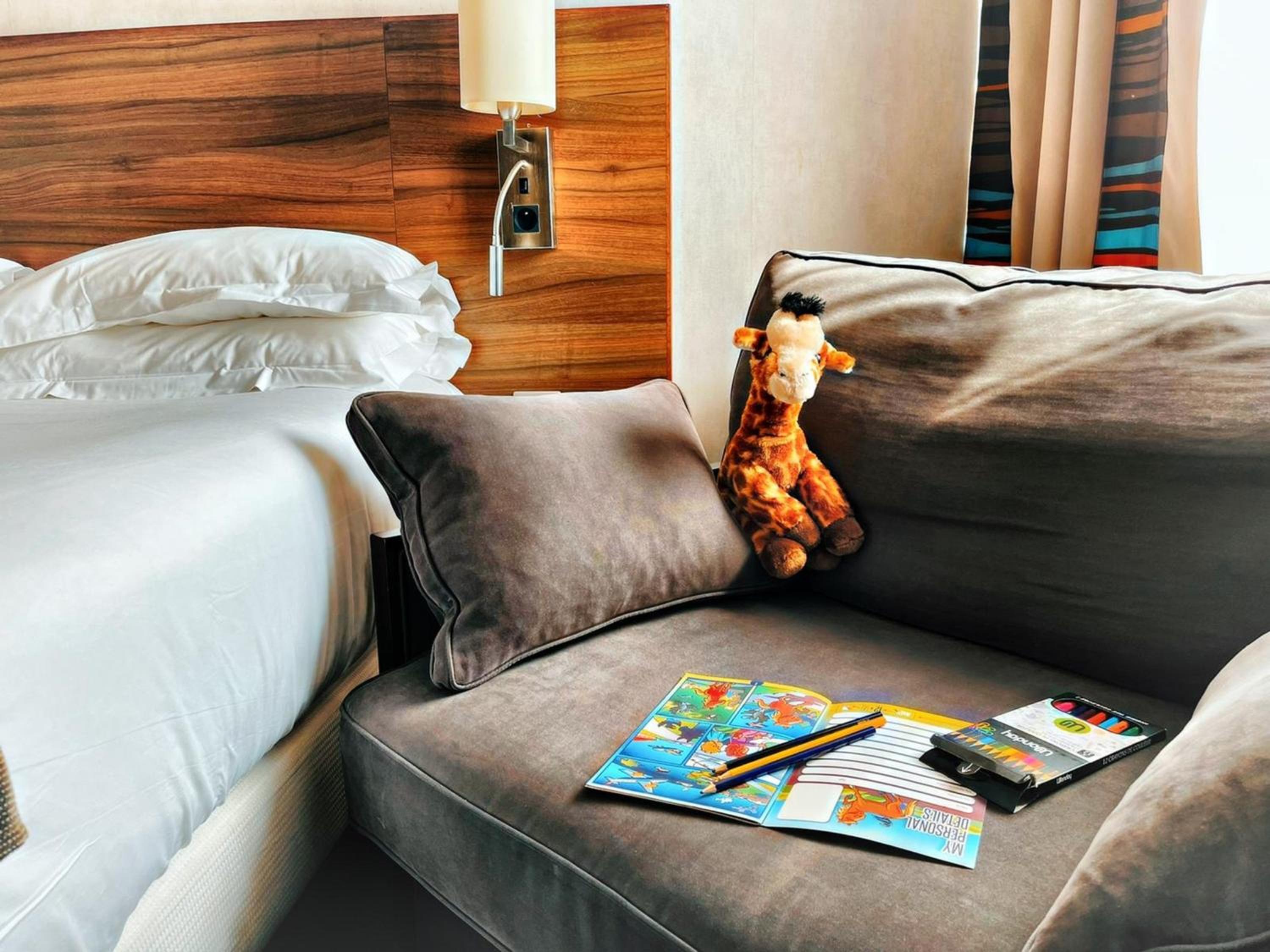 Two-Bedroom Queen Suite with Two Single Beds