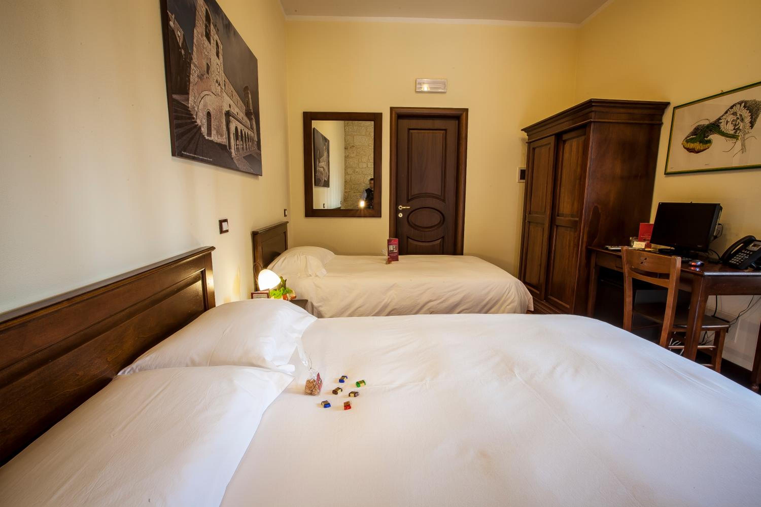 Quadruple Room - Photo 1