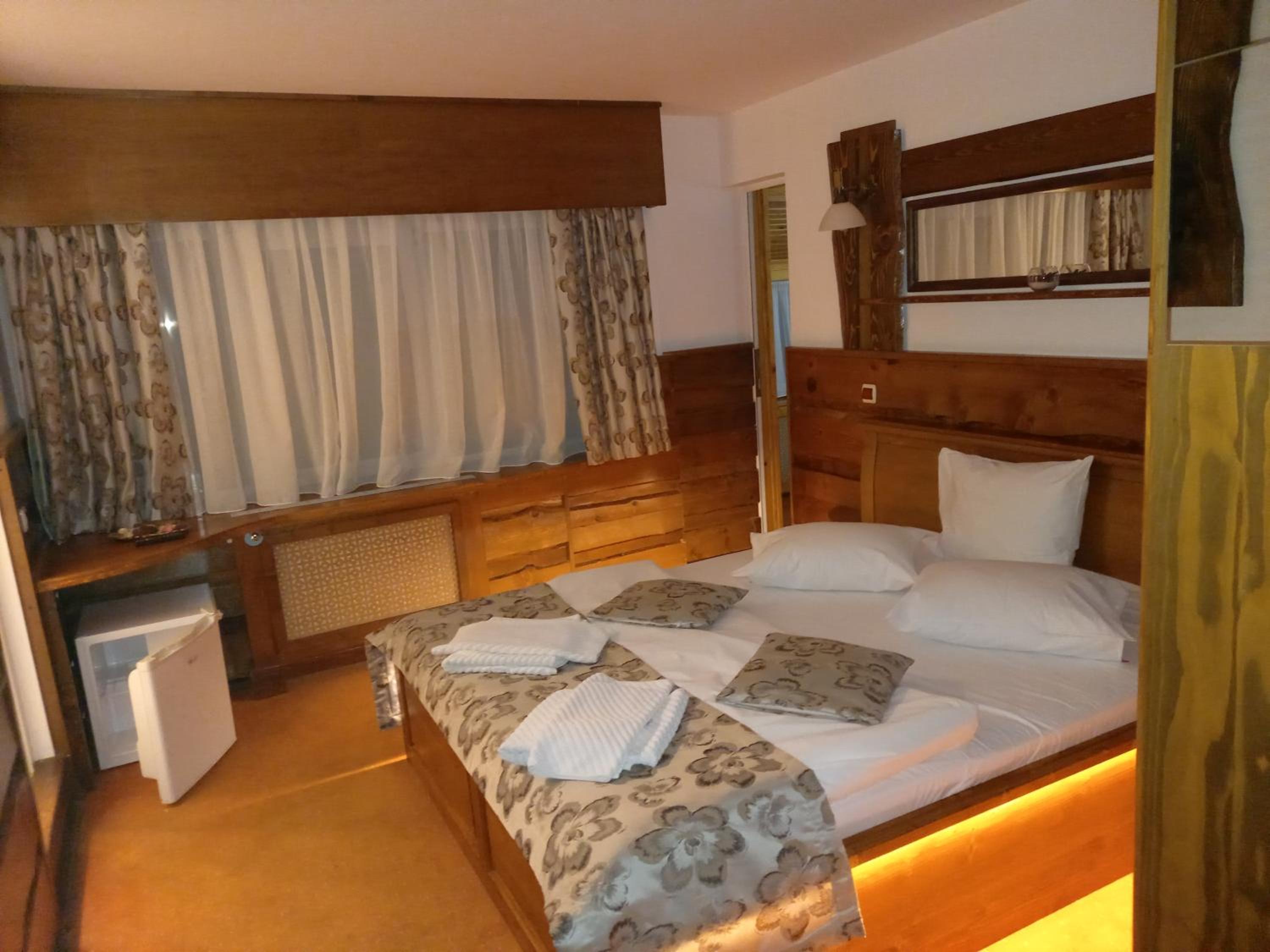 Deluxe Double Room (2 Adults + 1 Child) photo 1