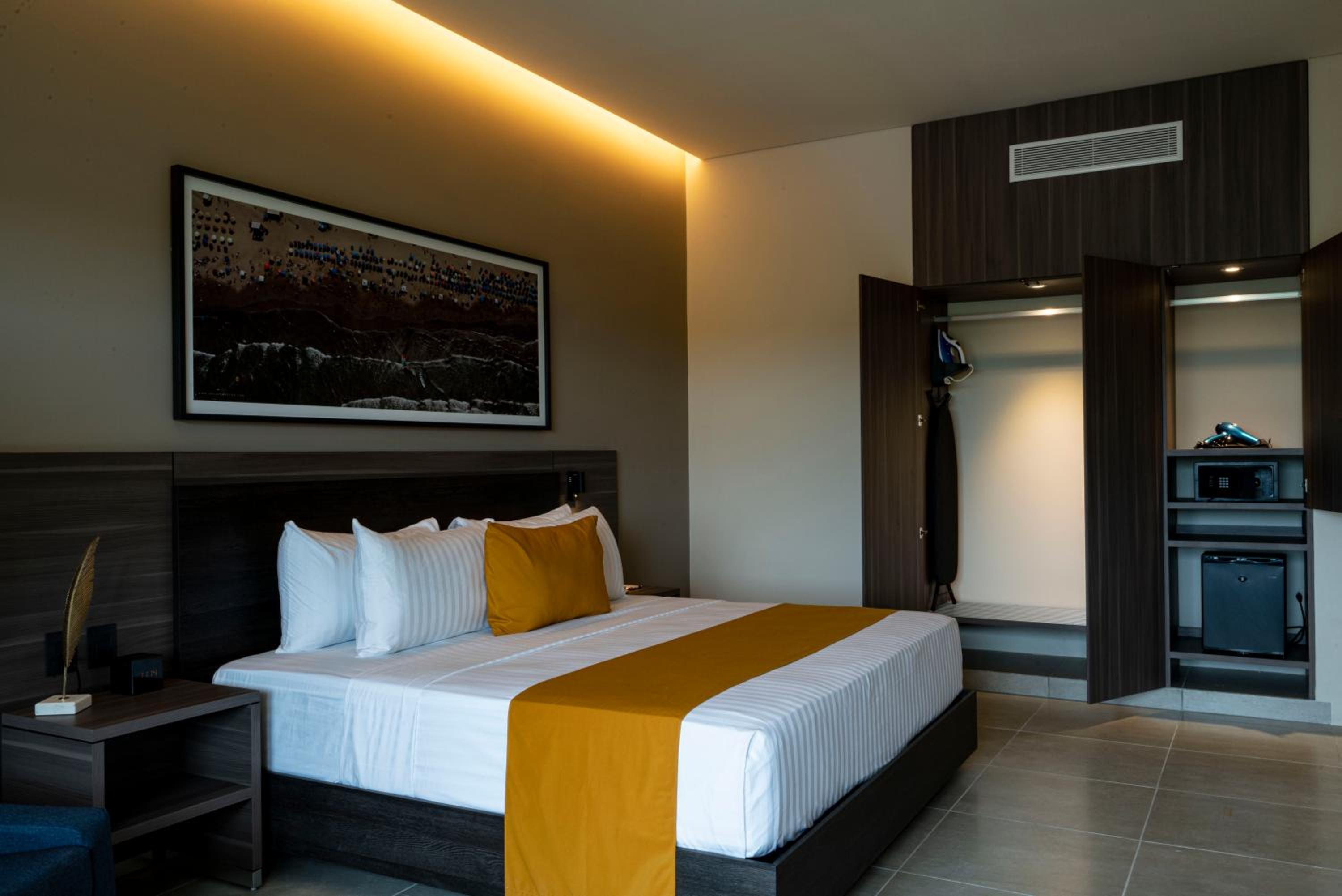 King Room with Mountain View - Photo 3