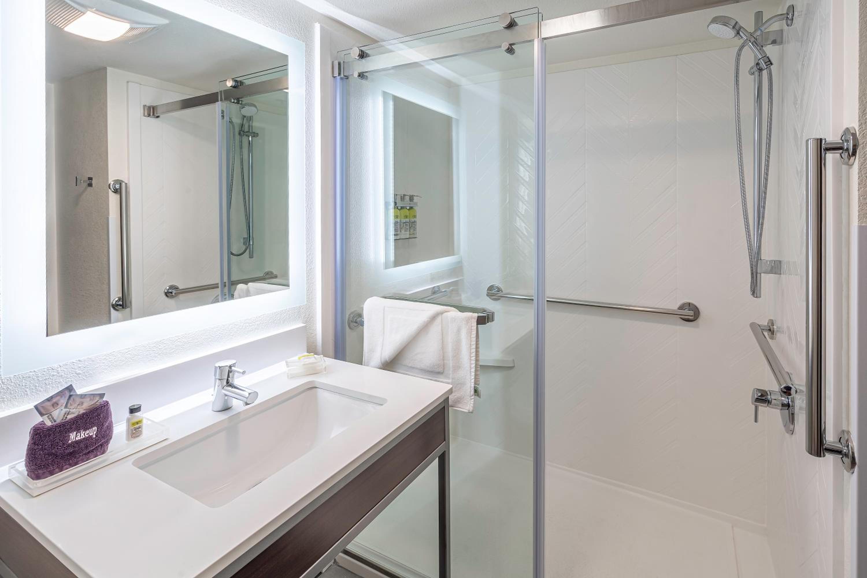 King Room - Hearing Accessible/Non-Smoking  - Photo 4