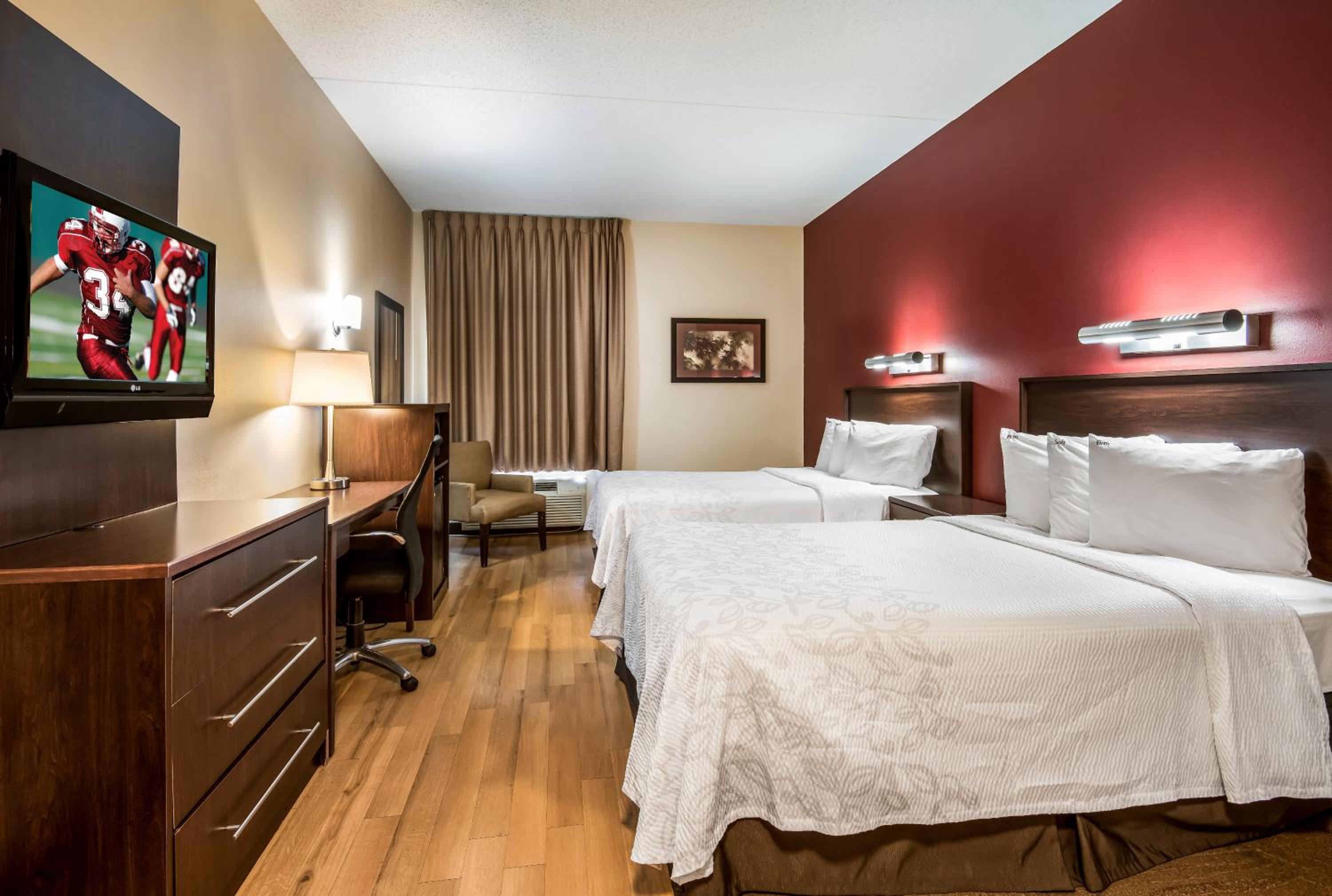 Deluxe Room with Two Queen Beds Smoke Free - Photo 8