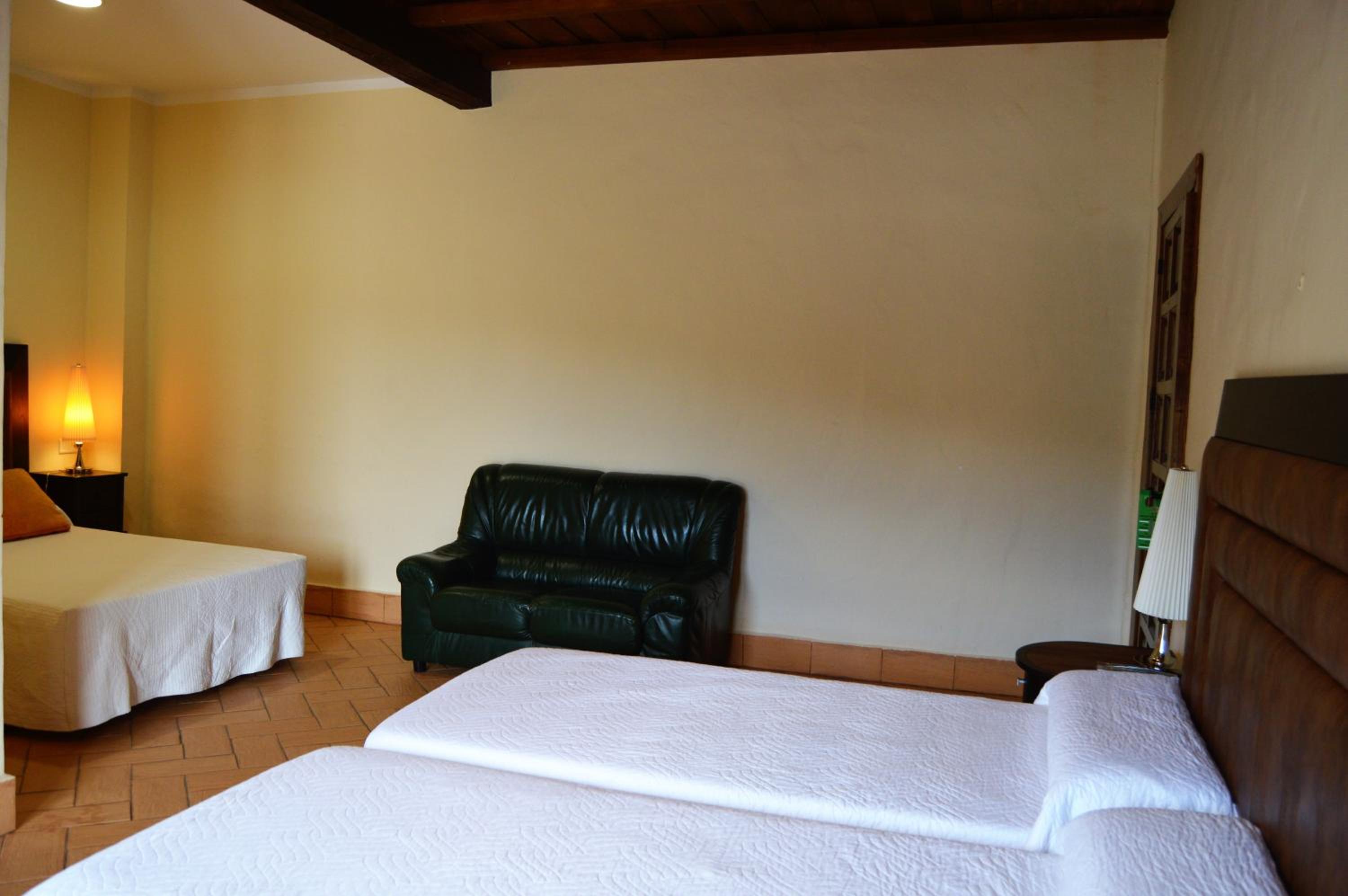 Habitación triple con baño