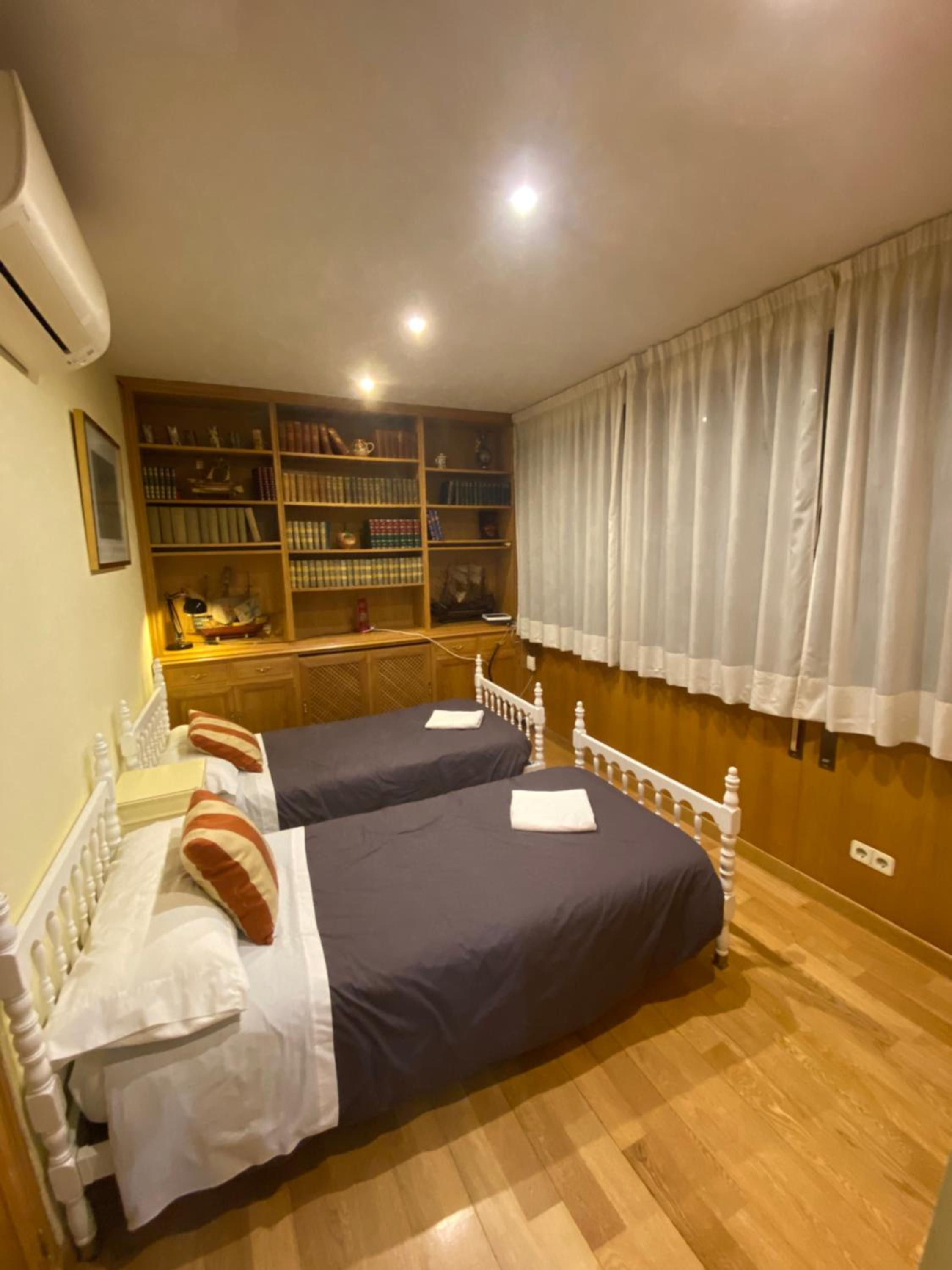 Apartment with Terrace - Photo 29