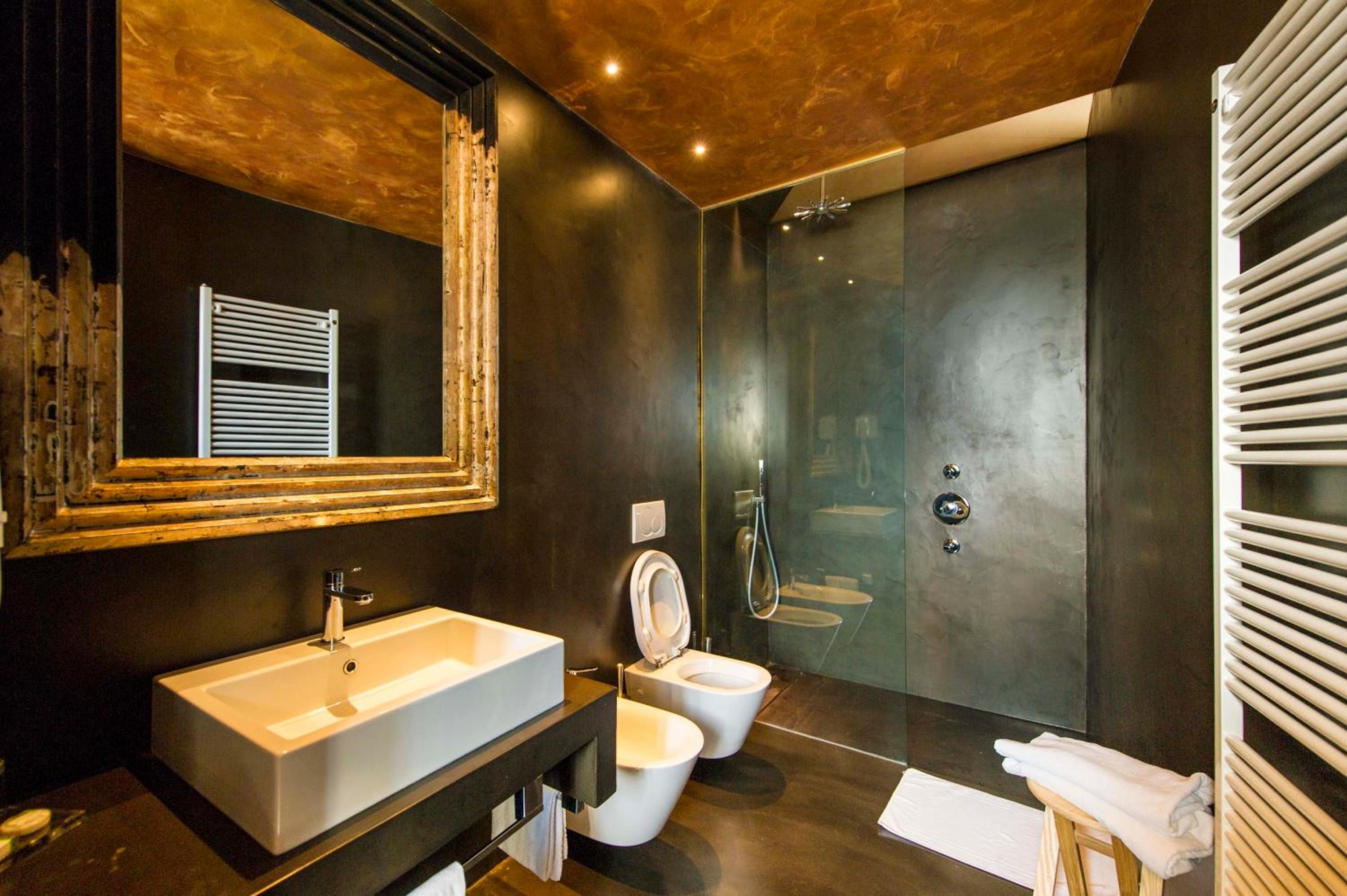 Double or Twin Room with Lake View - Photo 6