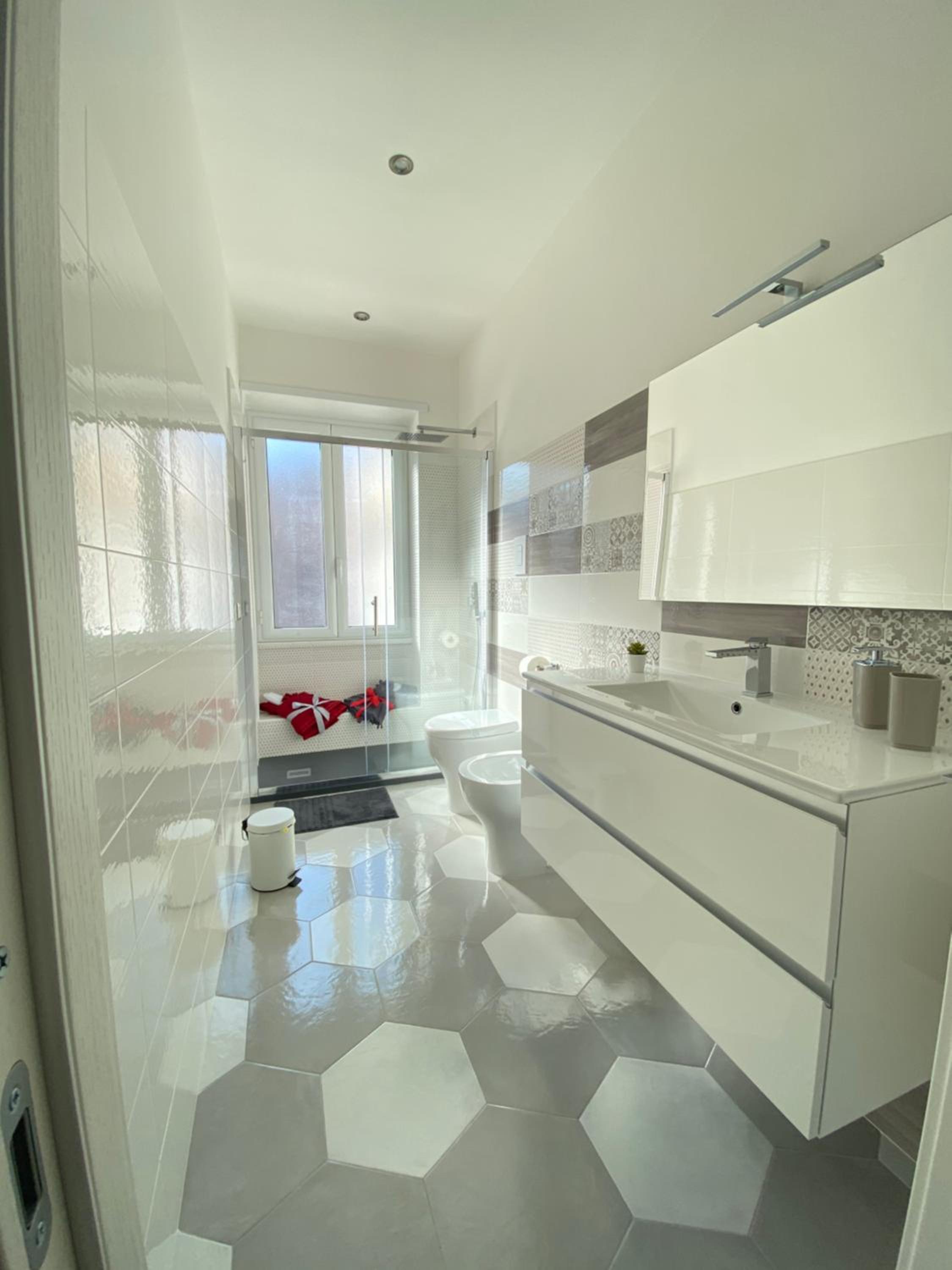 Double Room with Private Bathroom - Photo 4