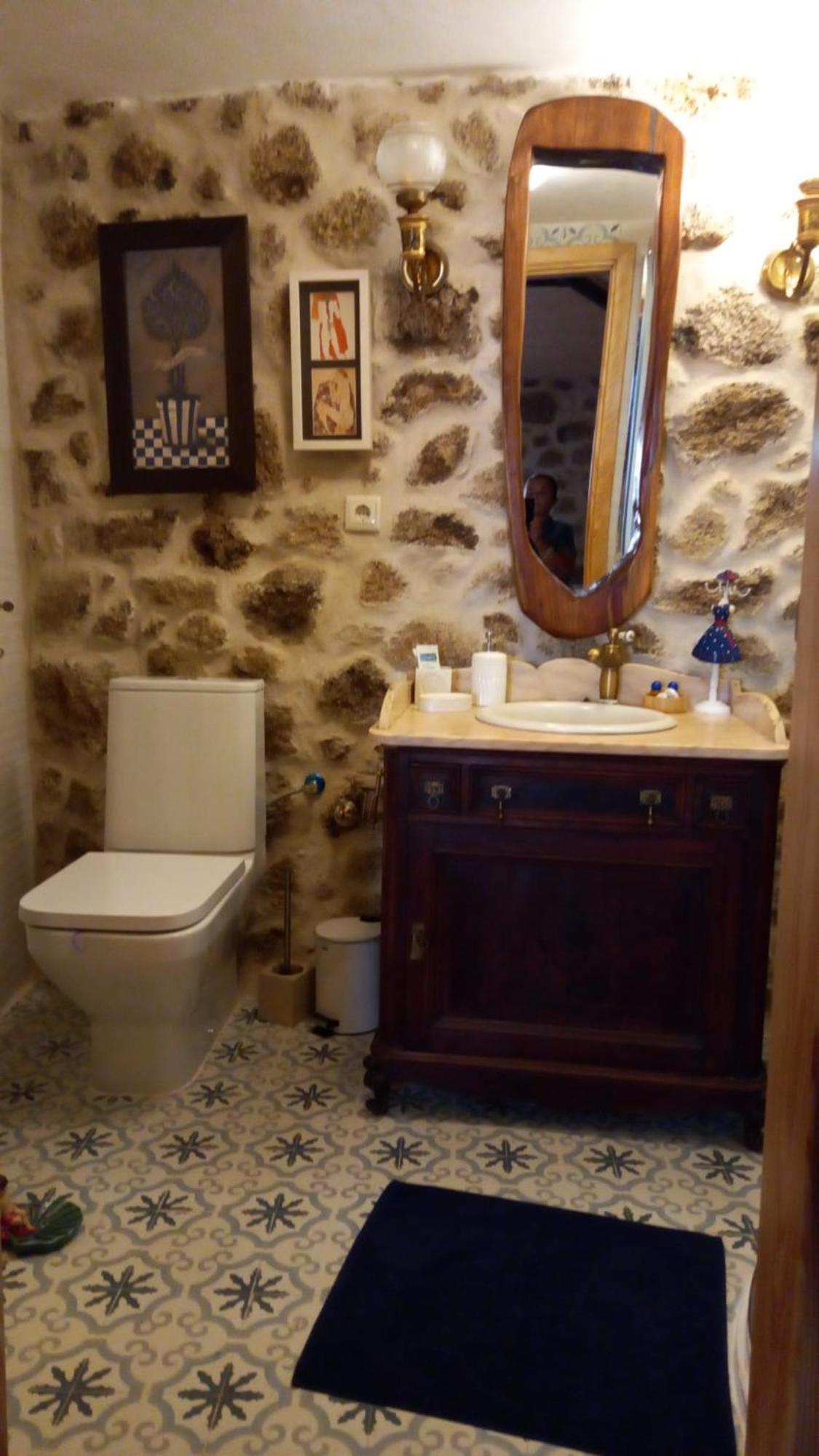 One-Bedroom House - Photo 8