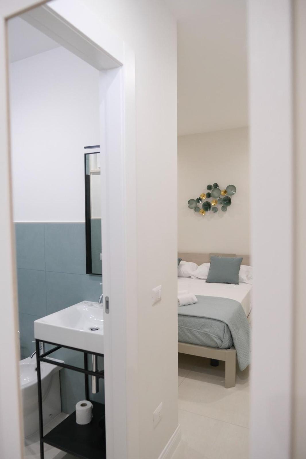 Standard Double Room - Photo 2