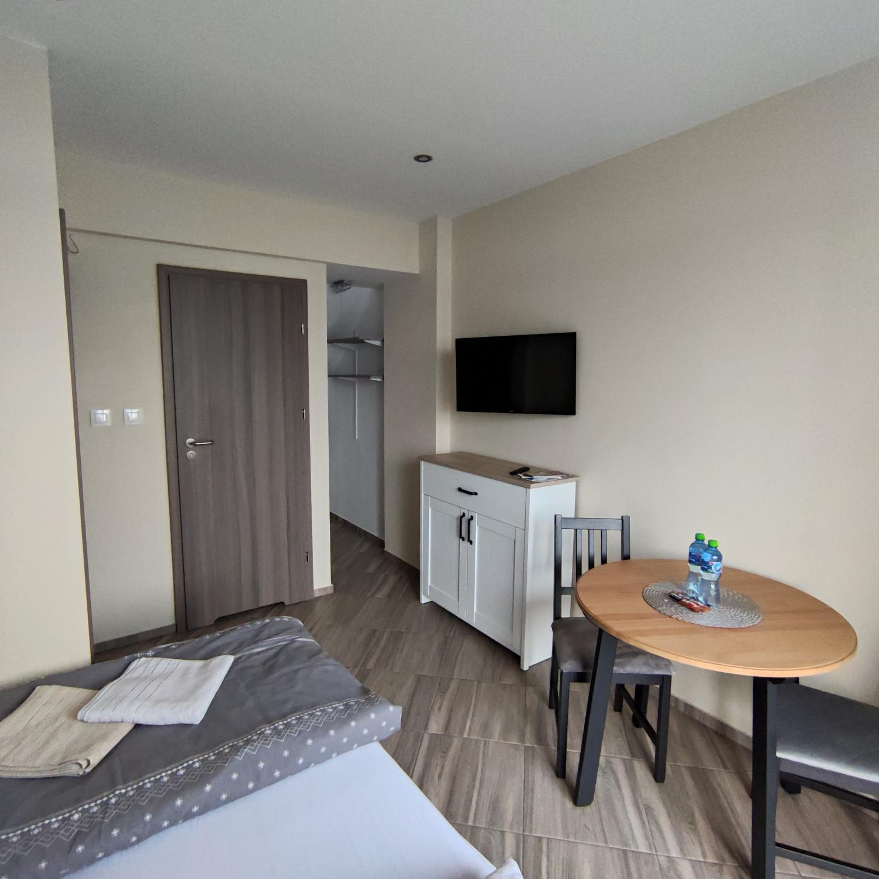 Double Room with Lake View - Photo 3