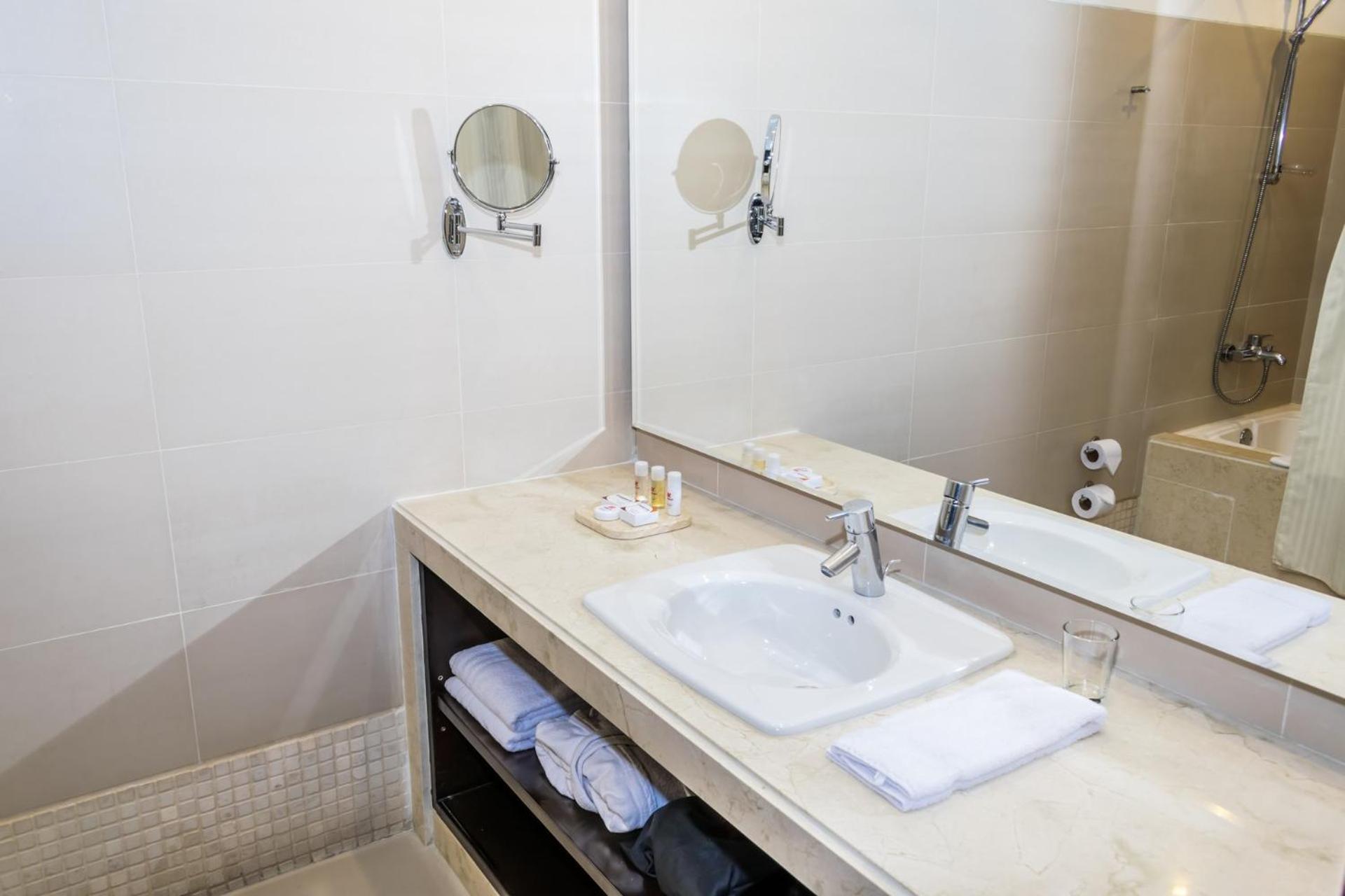 Business Suite - Photo 11